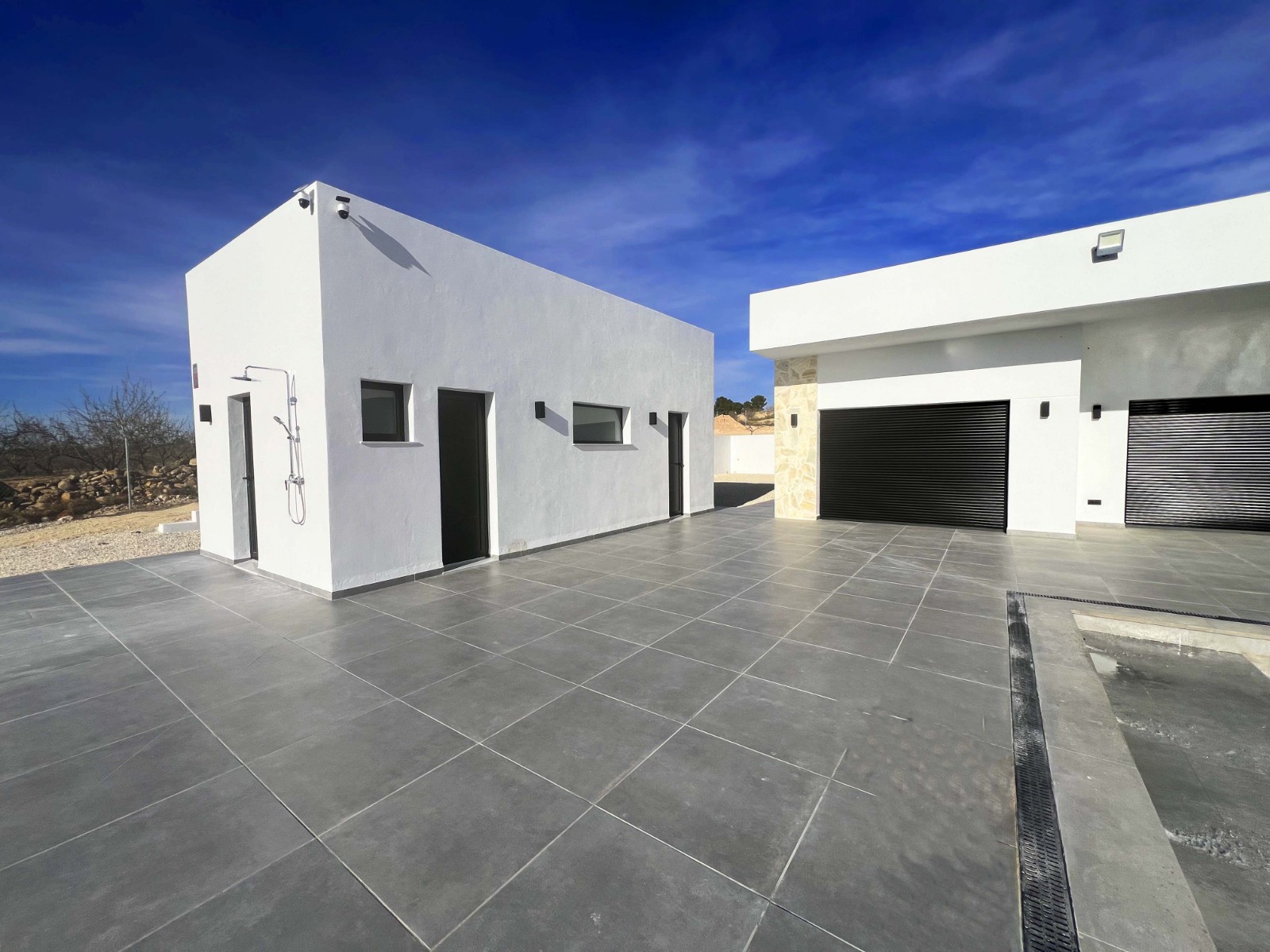 Resale - 3 Bedroom 3 Bathroom Villa in La Romana -  - Alicante
