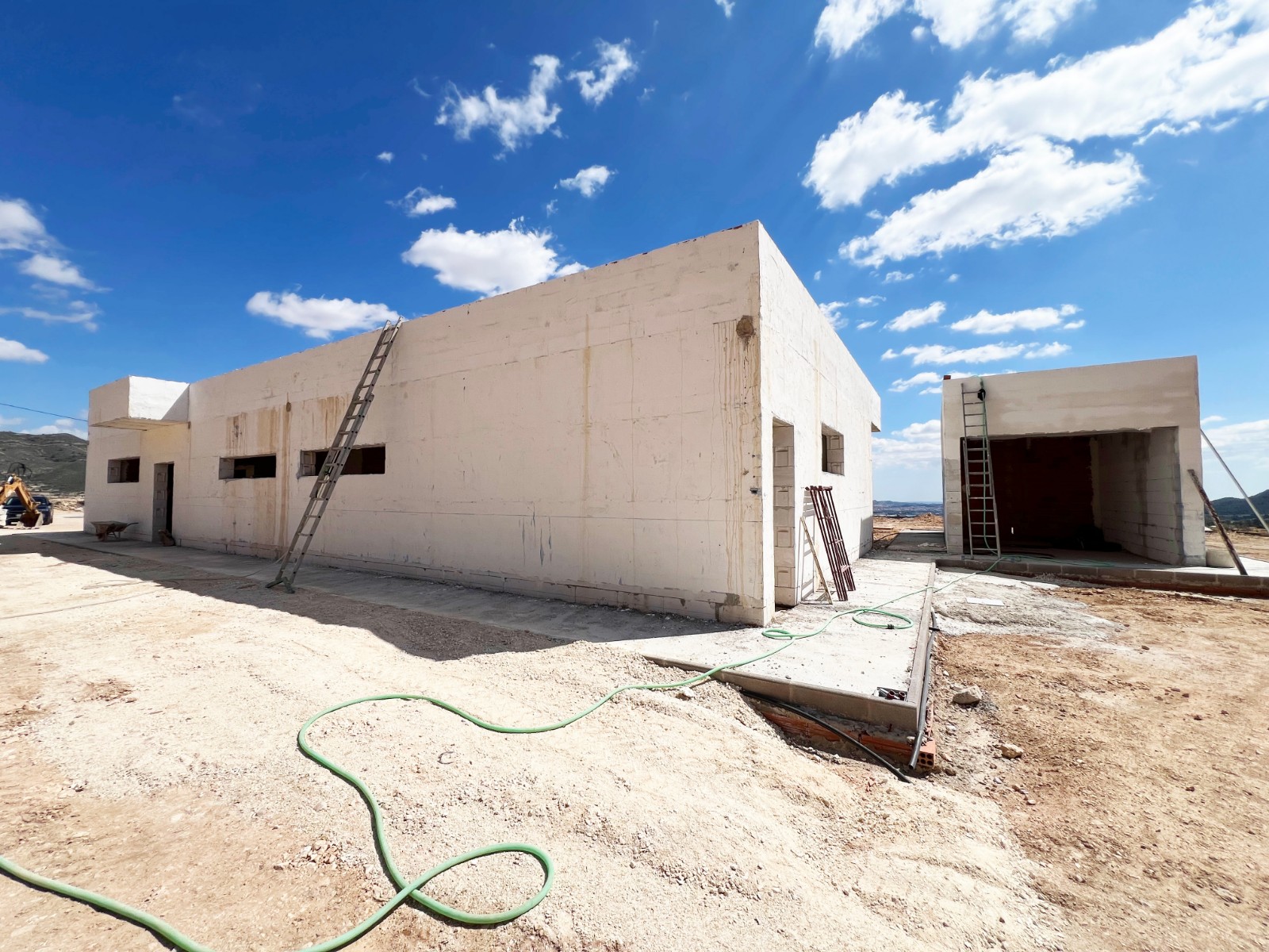 Resale - 3 Bedroom 3 Bathroom Villa in La Romana -  - Alicante