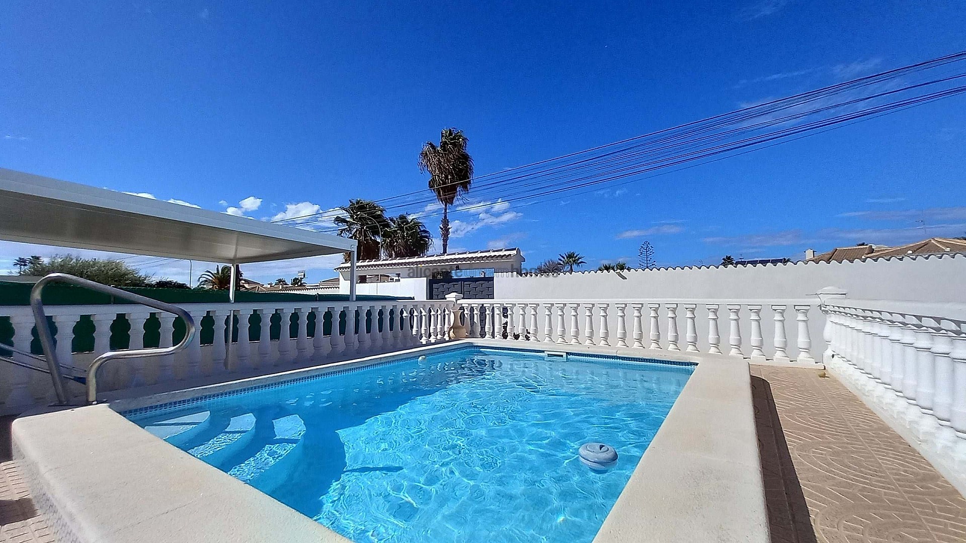 Resale - 3 Bedroom 2 Bathroom Villa in Torrevieja -  - Alicante