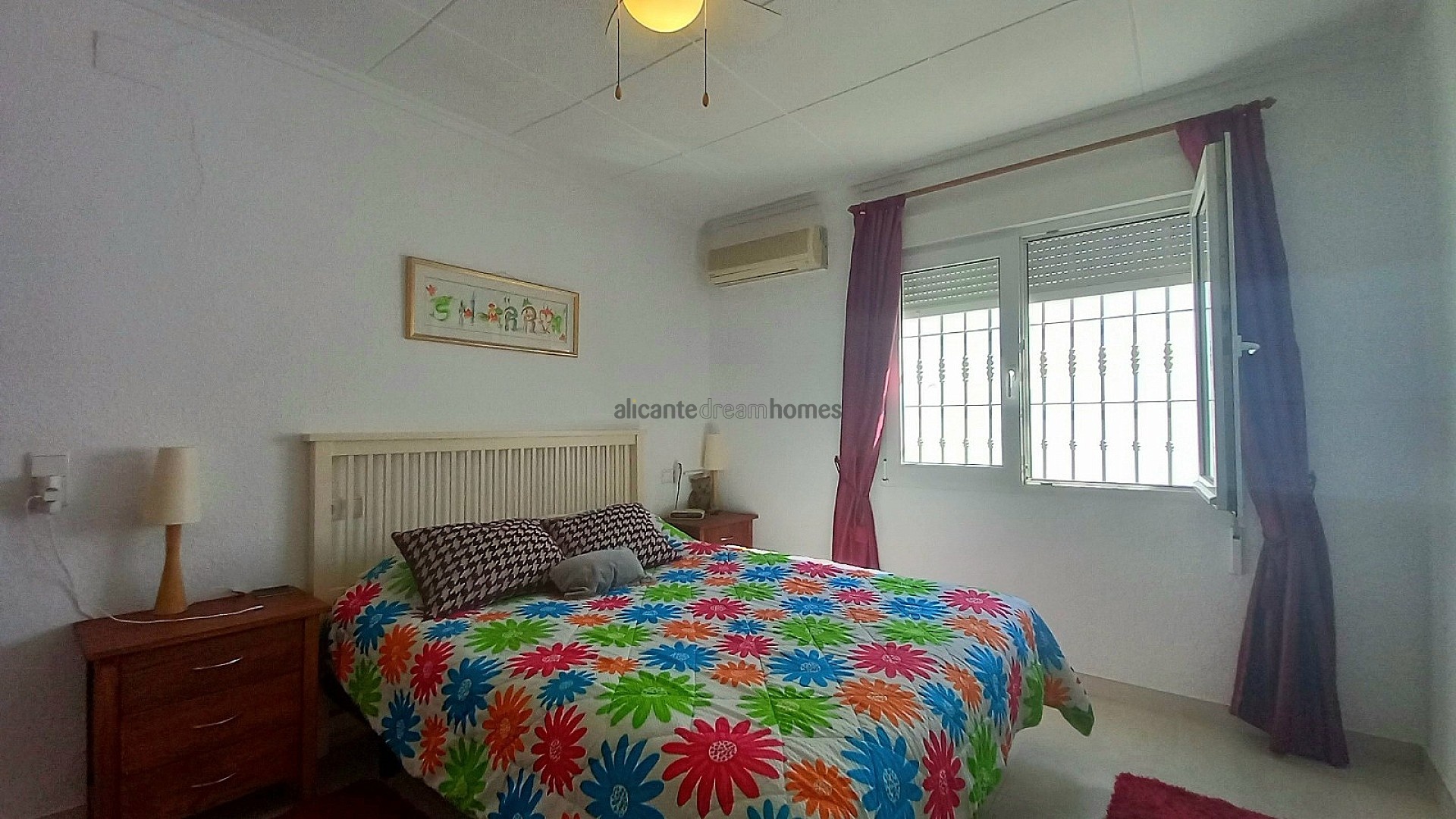Resale - 3 Bedroom 2 Bathroom Villa in Torrevieja -  - Alicante