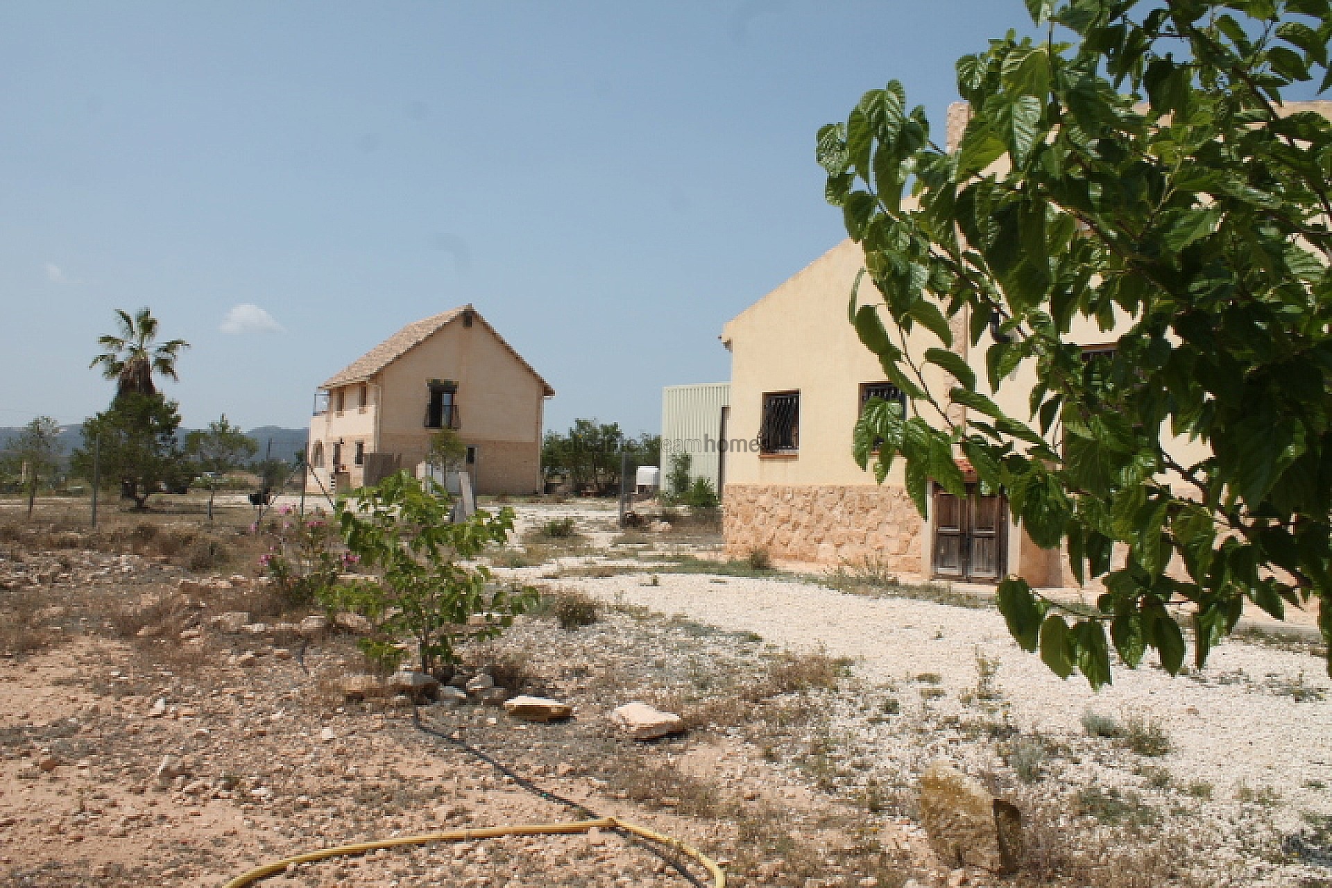 Resale - 4 Bedroom 2 Bathroom Finca in Pinoso -  - Alicante