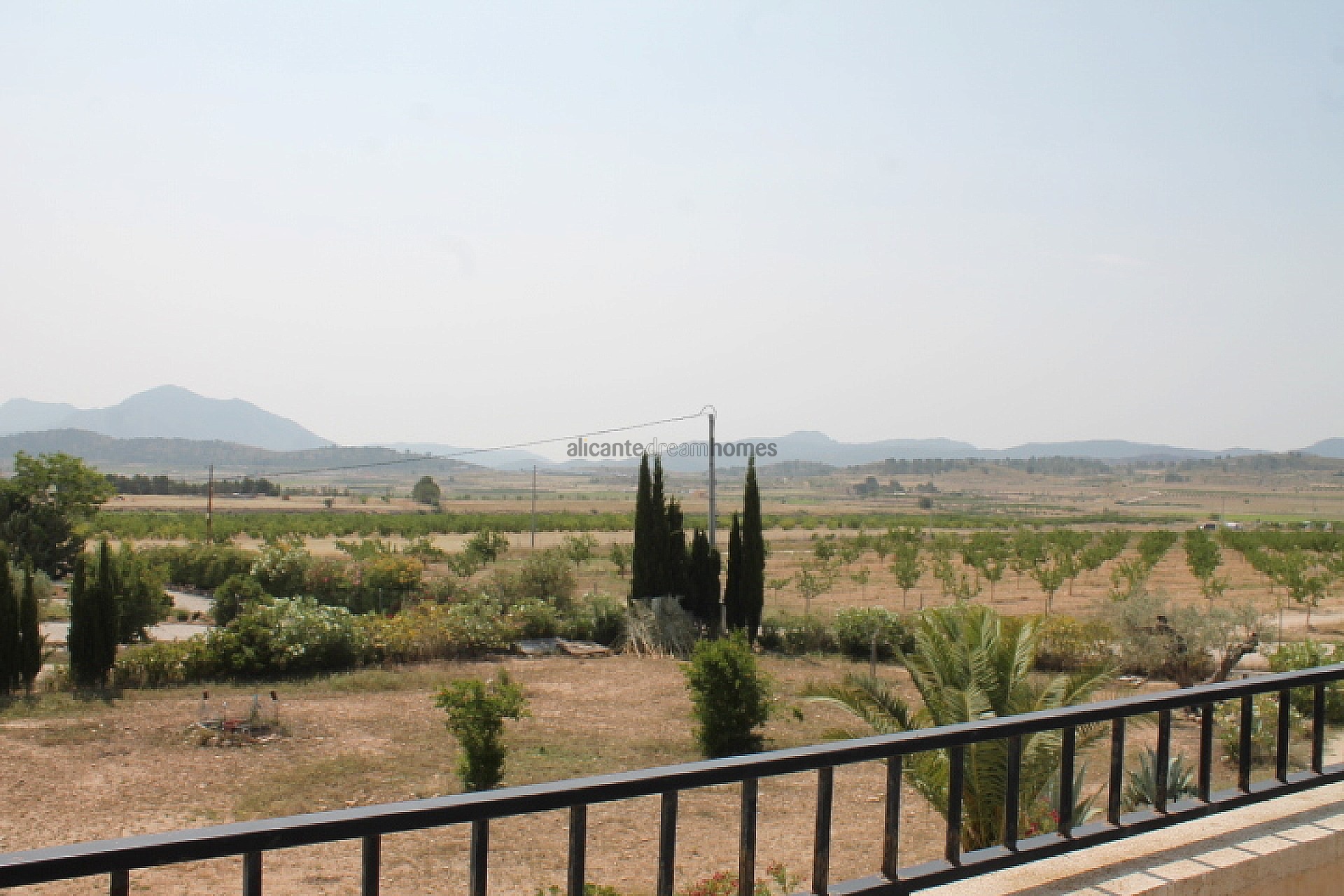 Resale - 4 Bedroom 2 Bathroom Finca in Pinoso -  - Alicante