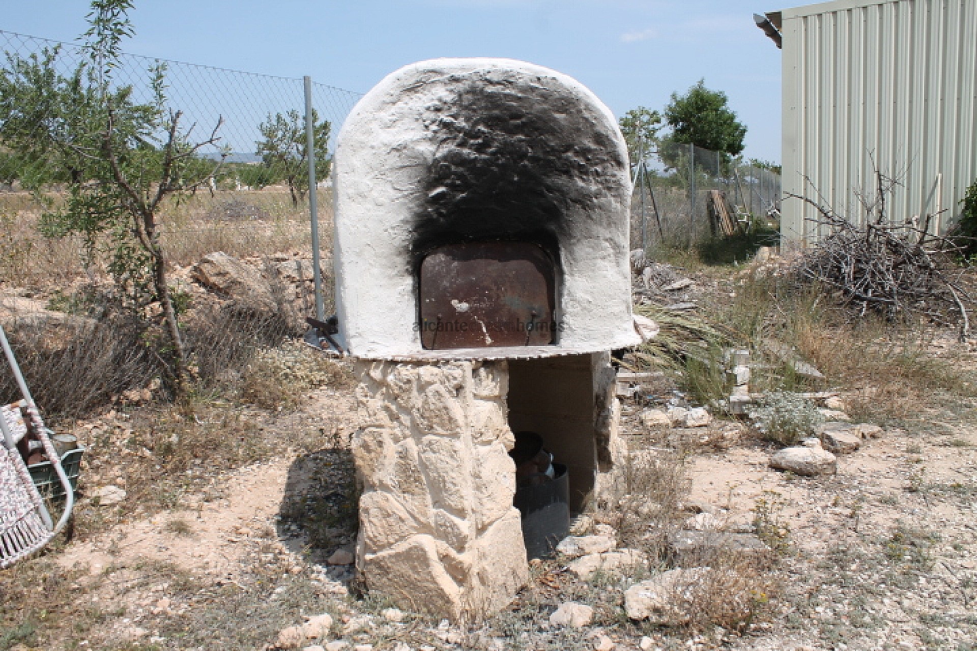 Resale - 4 Bedroom 2 Bathroom Finca in Pinoso -  - Alicante