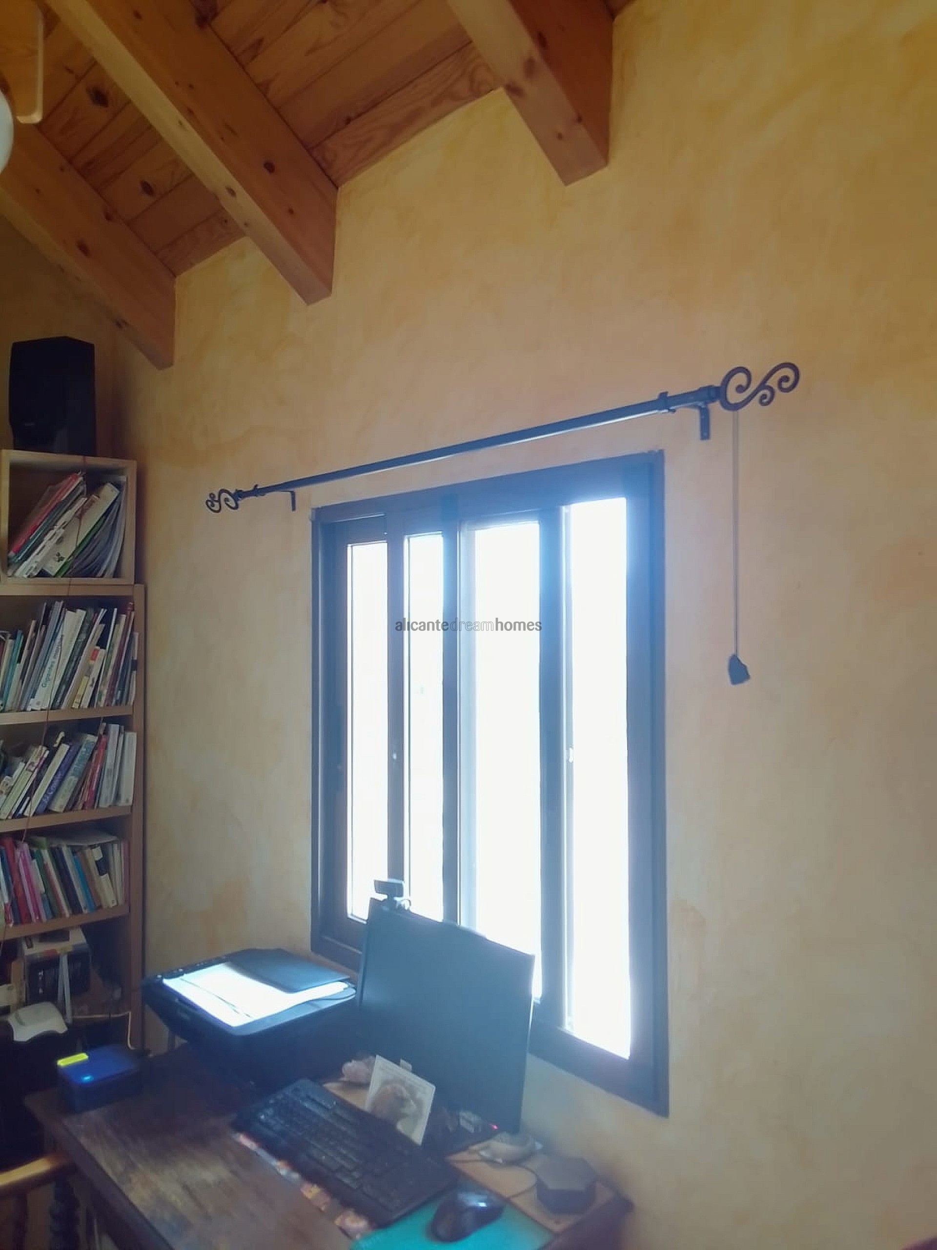 Resale - 4 Bedroom 2 Bathroom Finca in Pinoso -  - Alicante