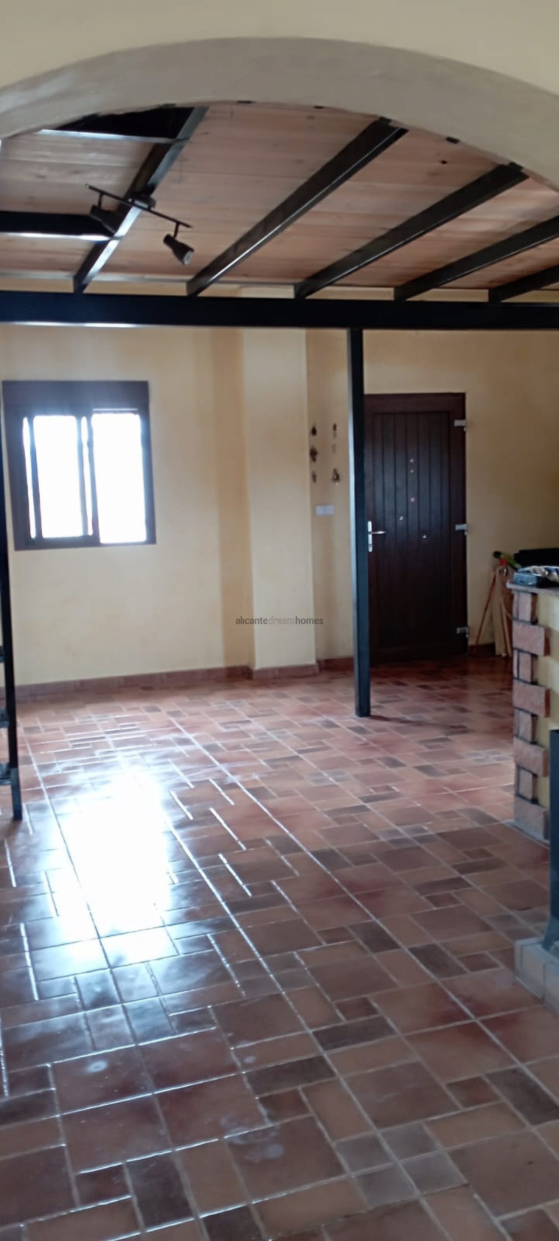 Resale - 4 Bedroom 2 Bathroom Finca in Pinoso -  - Alicante