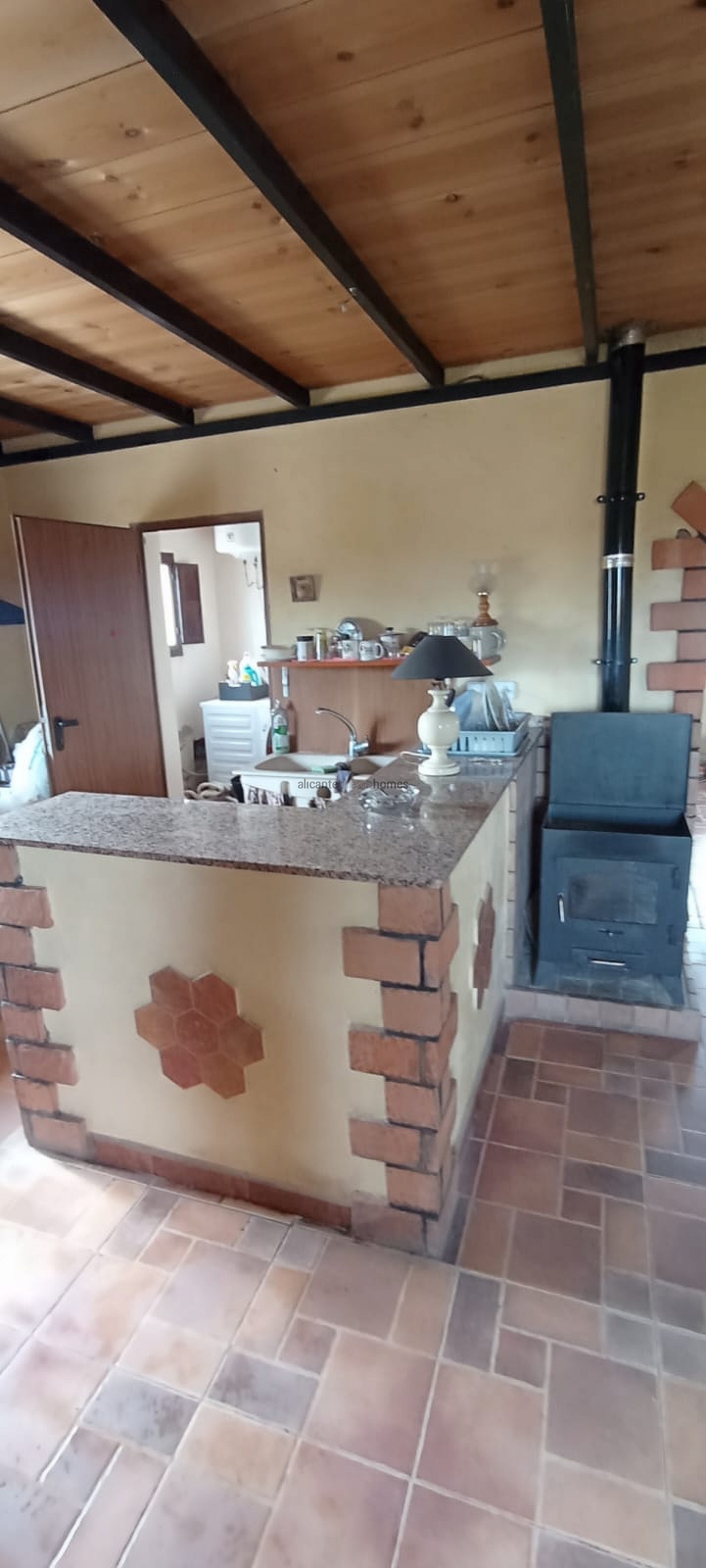 Resale - 4 Bedroom 2 Bathroom Finca in Pinoso -  - Alicante