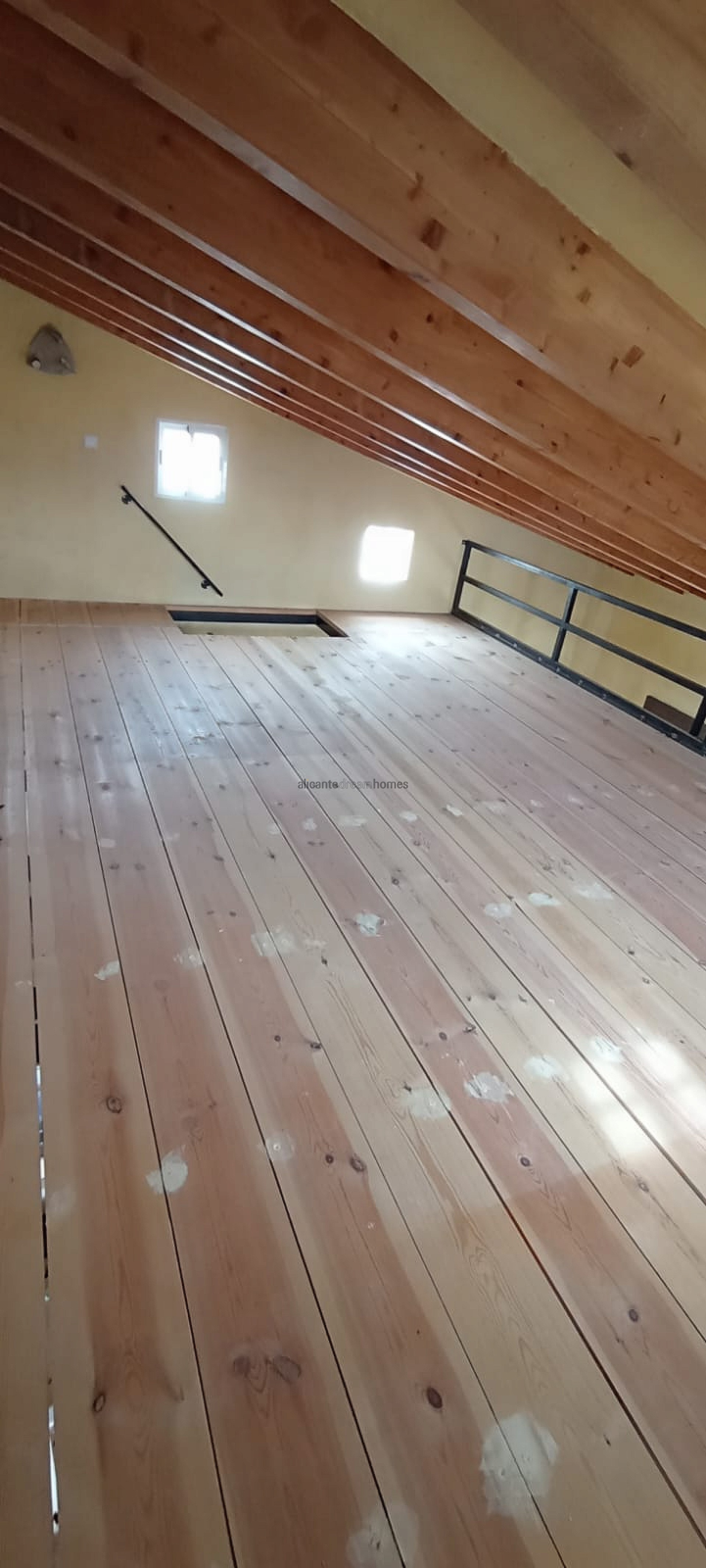 Resale - 4 Bedroom 2 Bathroom Finca in Pinoso -  - Alicante