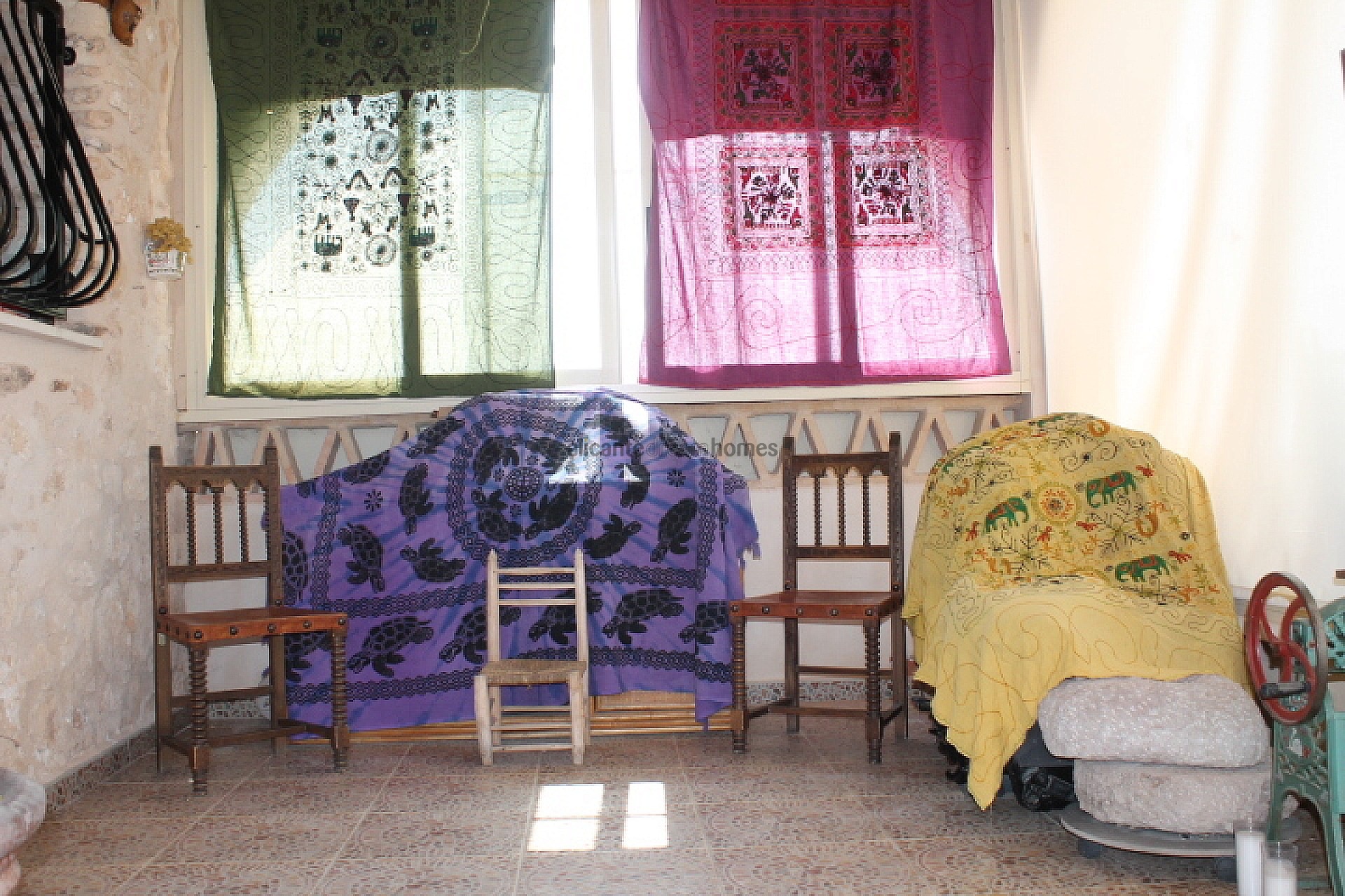 Resale - 4 Bedroom 2 Bathroom Finca in Pinoso -  - Alicante