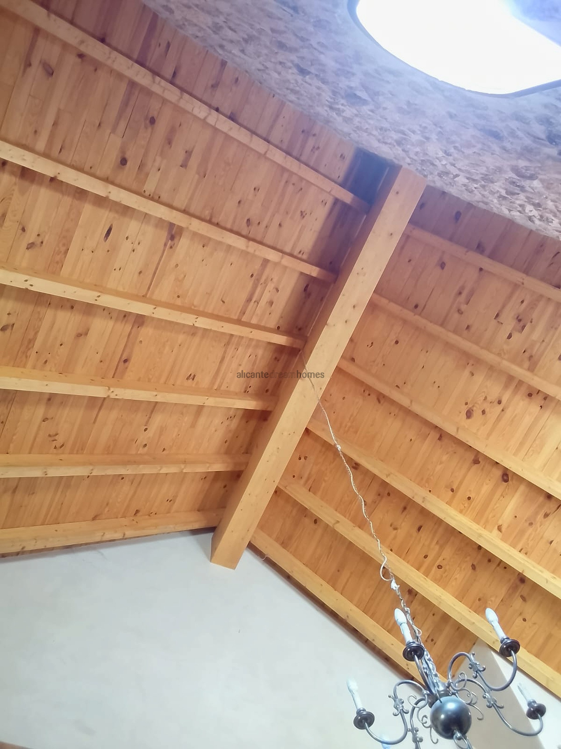 Resale - 4 Bedroom 2 Bathroom Finca in Pinoso -  - Alicante