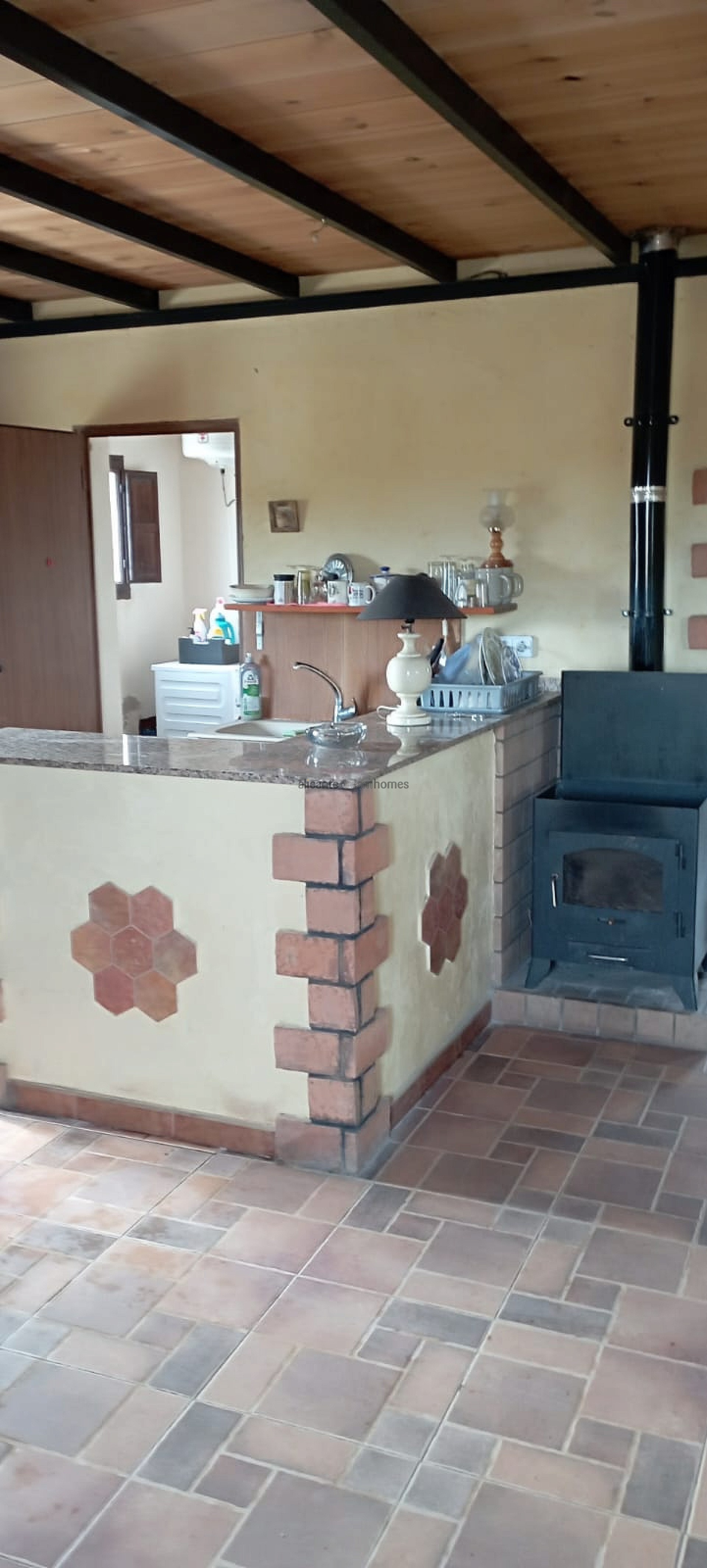 Resale - 4 Bedroom 2 Bathroom Finca in Pinoso -  - Alicante
