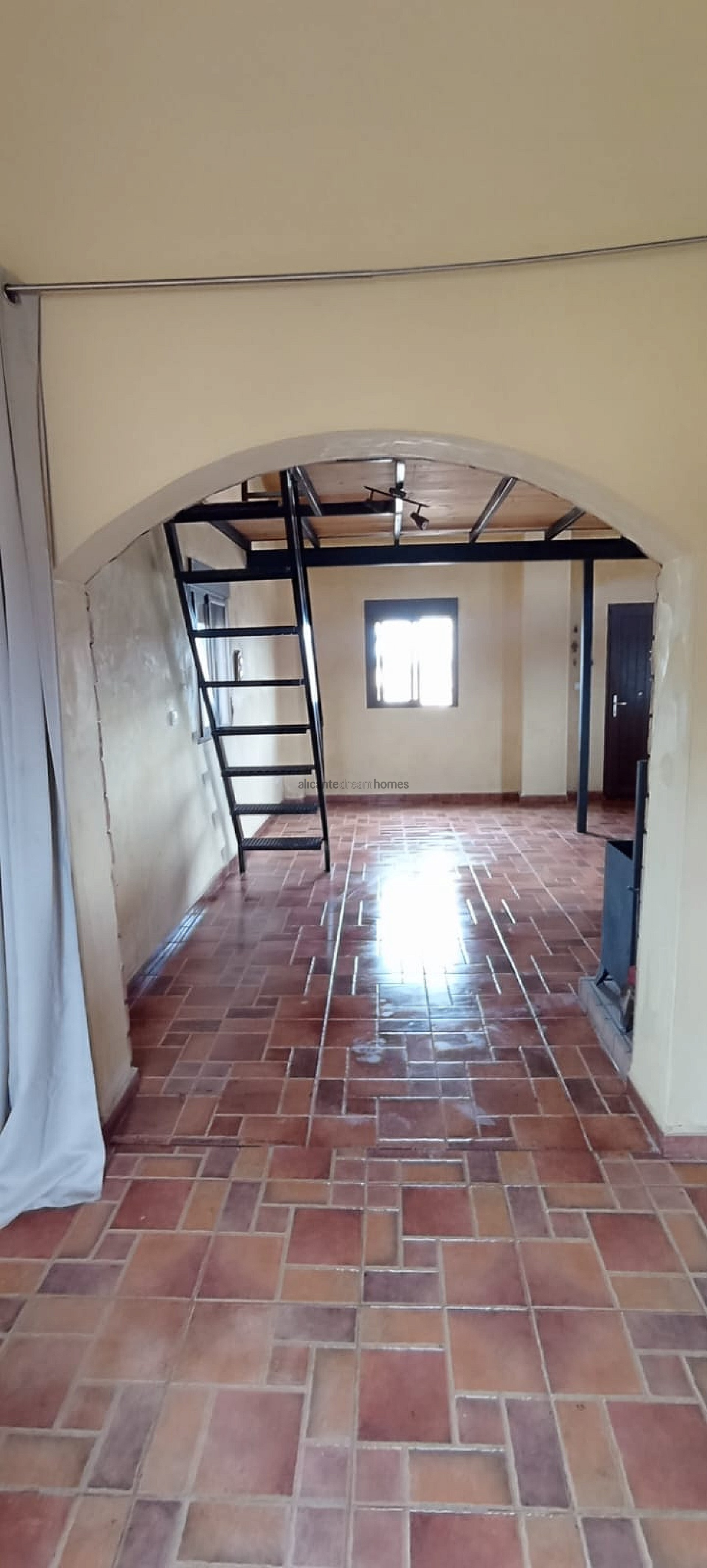 Resale - 4 Bedroom 2 Bathroom Finca in Pinoso -  - Alicante