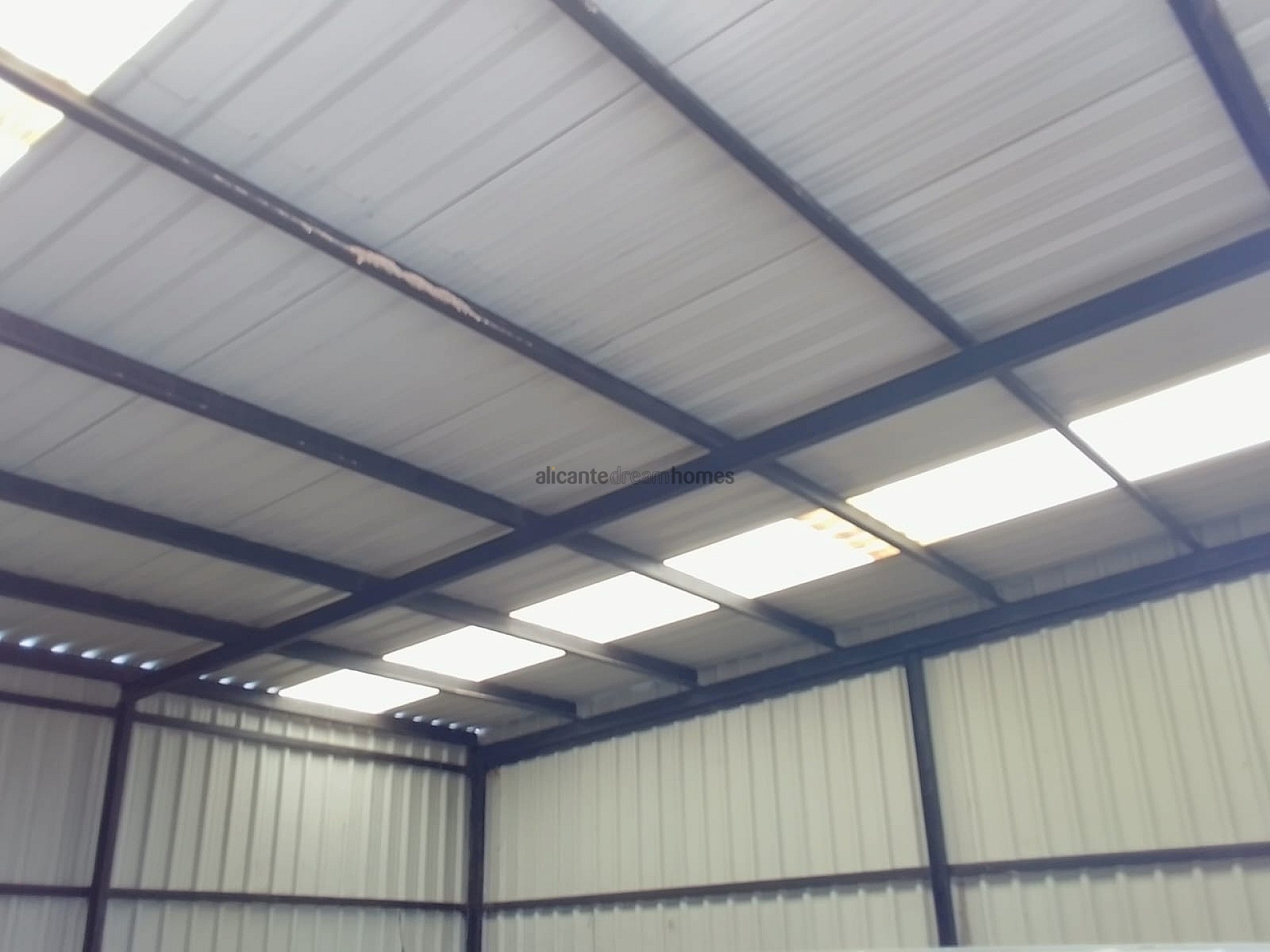 Resale - 4 Bedroom 2 Bathroom Finca in Pinoso -  - Alicante