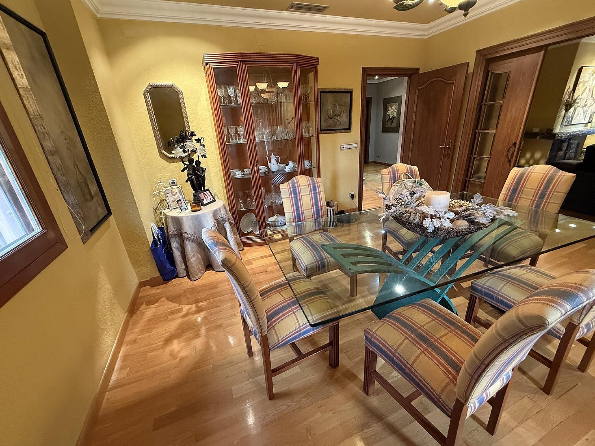 Resale - 4 Bedroom 2 Bathroom Villa in Elda -  - Alicante