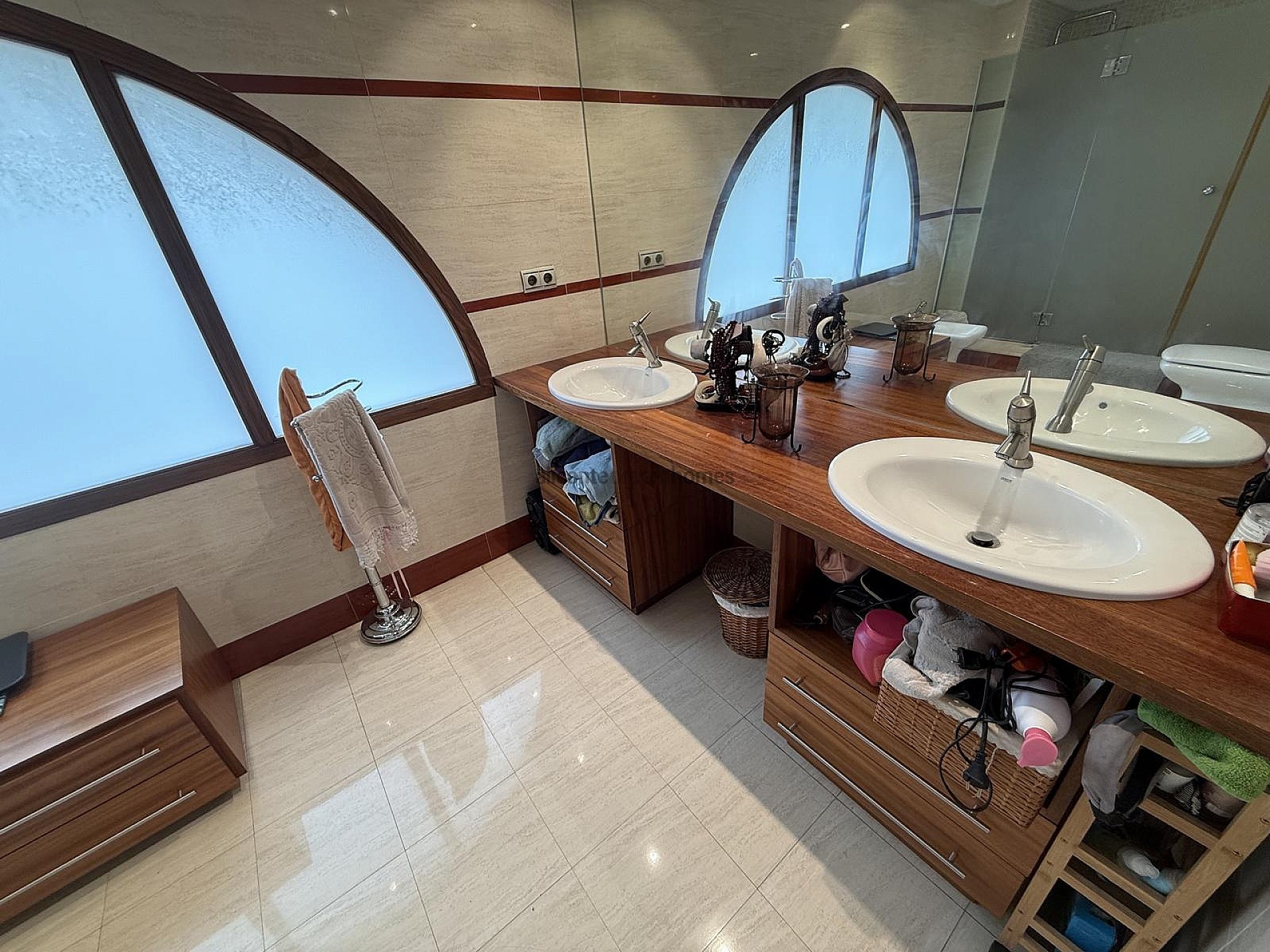 Resale - 4 Bedroom 2 Bathroom Villa in Elda -  - Alicante