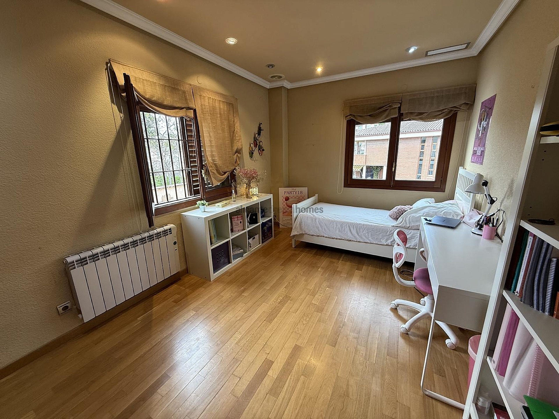 Resale - 4 Bedroom 2 Bathroom Villa in Elda -  - Alicante