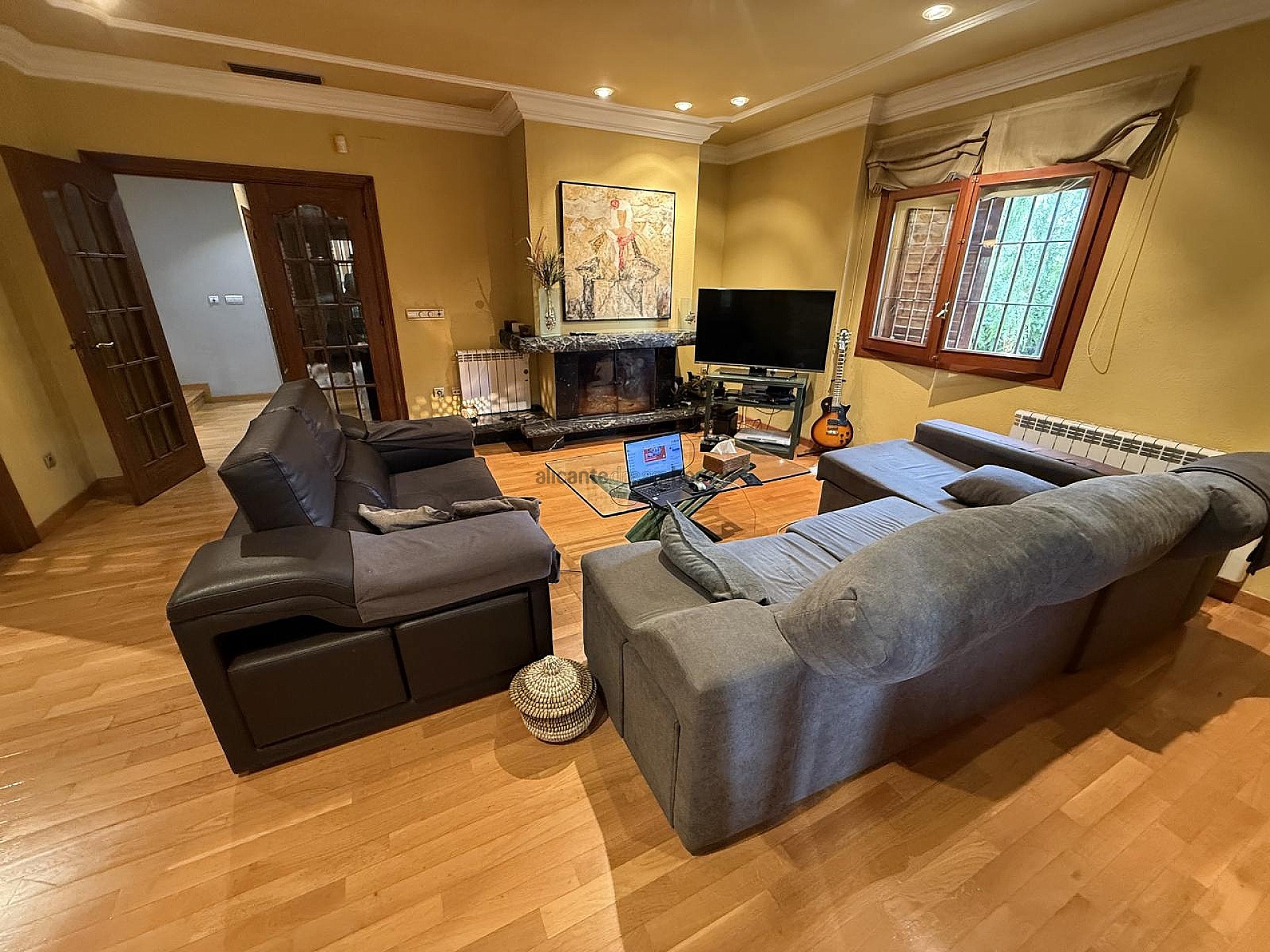 Resale - 4 Bedroom 2 Bathroom Villa in Elda -  - Alicante