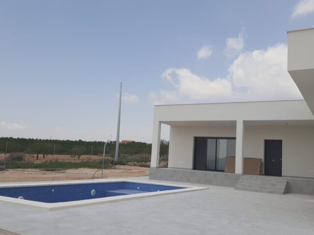 Resale - 3 Bedroom 2 Bathroom Villa in Pinoso -  - Alicante