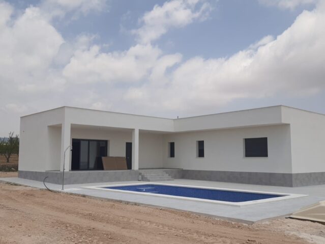 Resale - 3 Bedroom 2 Bathroom Villa in Pinoso -  - Alicante