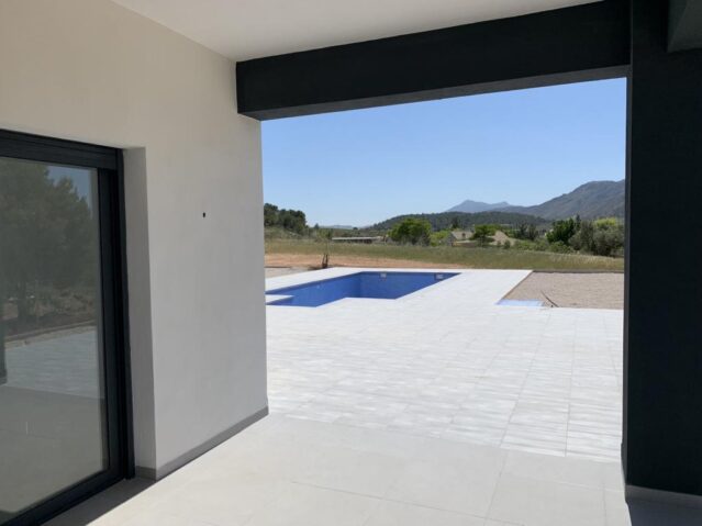 Resale - 3 Bedroom 2 Bathroom Villa in Hondon de las Nieves -  - Alicante
