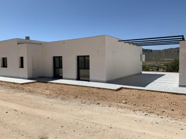 Resale - 3 Bedroom 2 Bathroom Villa in Hondon de las Nieves -  - Alicante