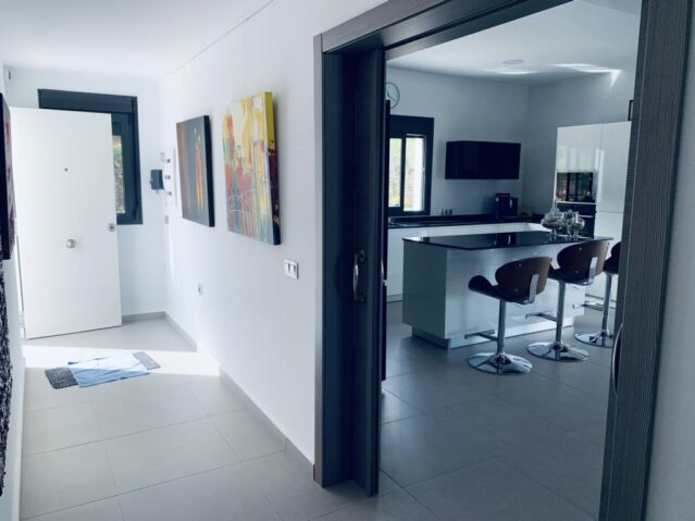 Resale - 3 Bedroom 2 Bathroom Villa in Hondon de las Nieves -  - Alicante