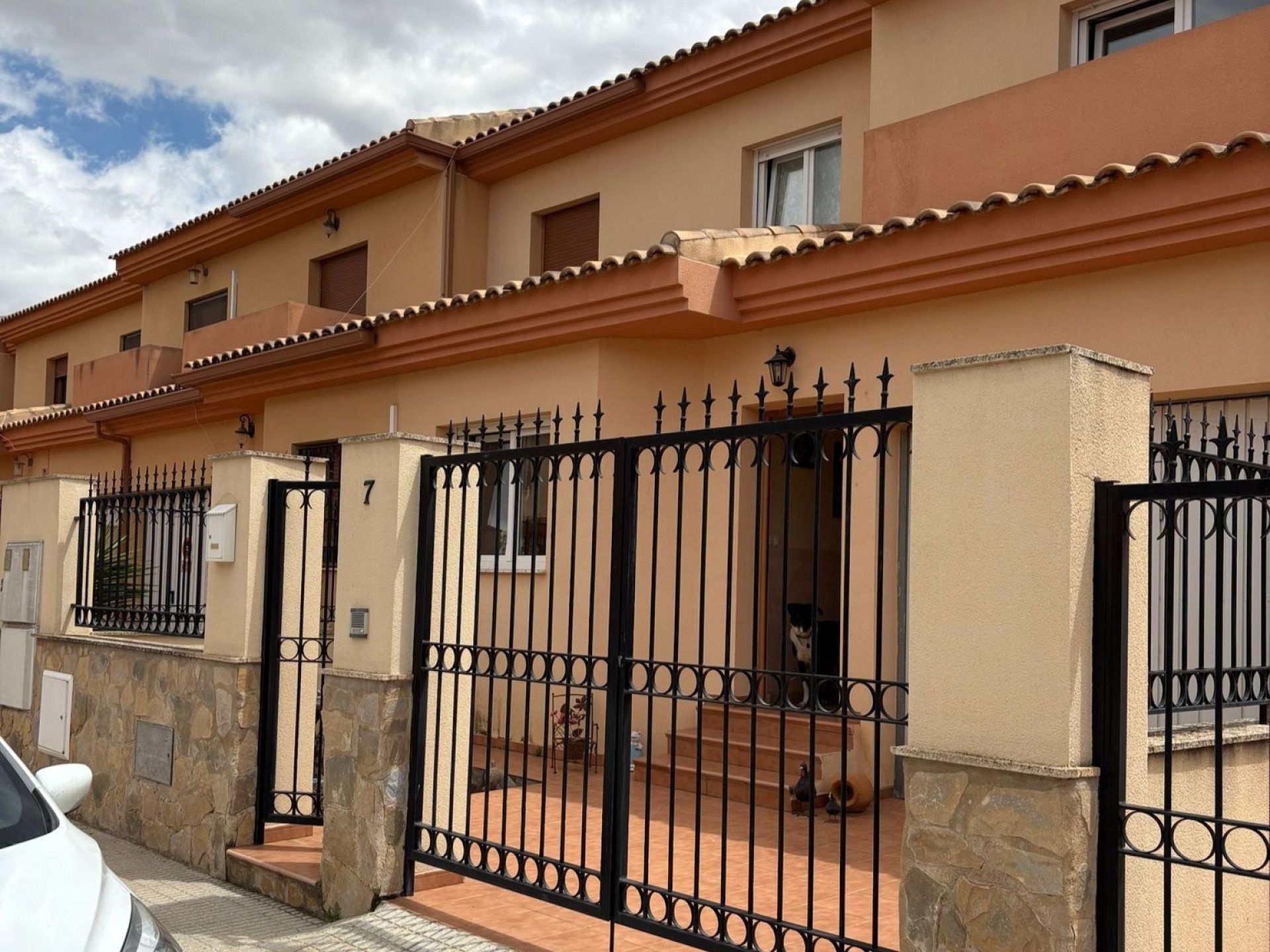 Resale - 4 Bedroom 2 Bathroom Townhouse in Pinoso -  - Alicante