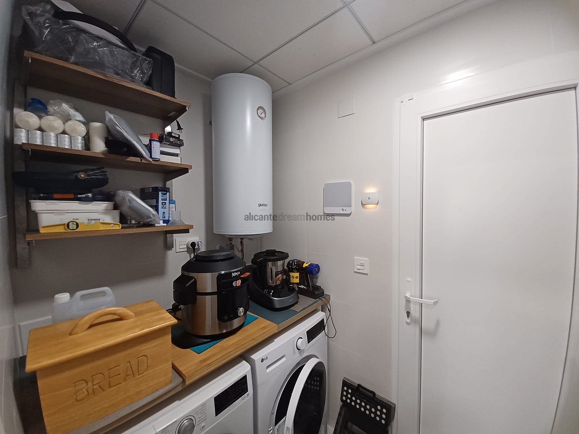 Resale - 6 Bedroom 5 Bathroom Villa in Pinoso -  - Alicante