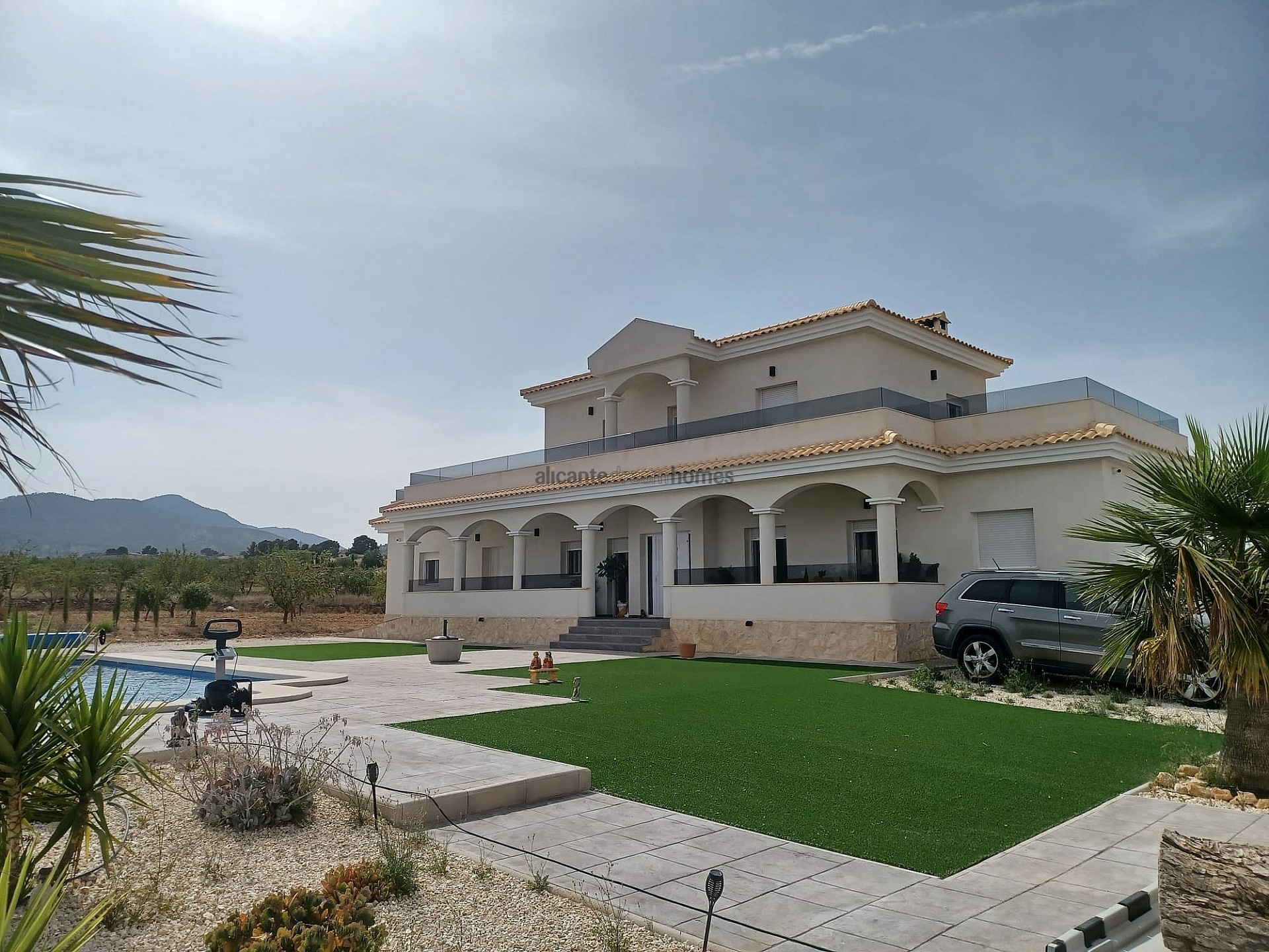 Resale - 6 Bedroom 5 Bathroom Villa in Pinoso -  - Alicante