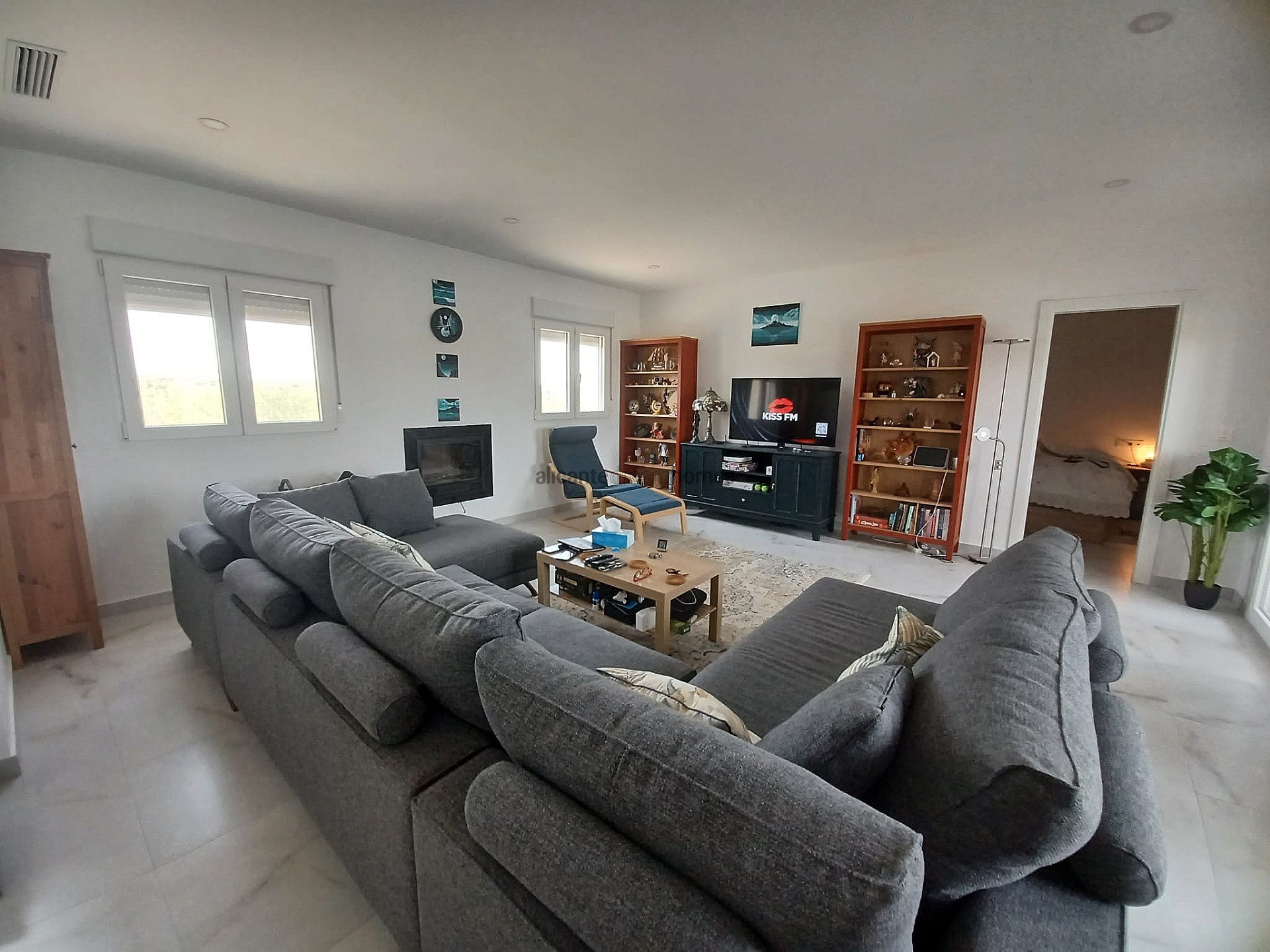 Resale - 6 Bedroom 5 Bathroom Villa in Pinoso -  - Alicante