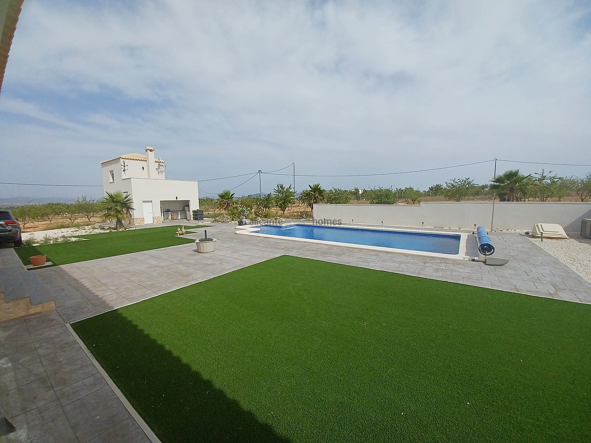 Resale - 6 Bedroom 5 Bathroom Villa in Pinoso -  - Alicante