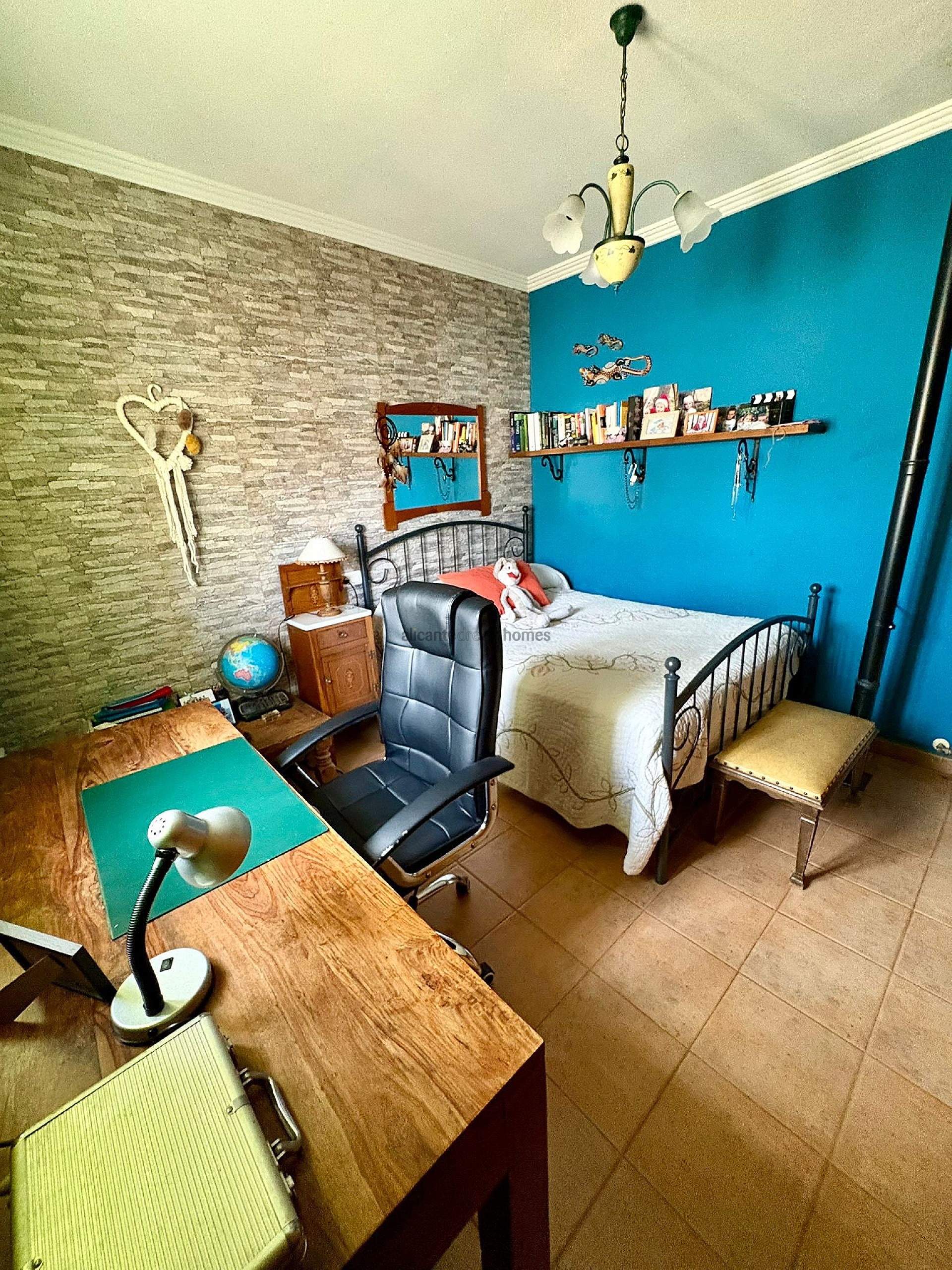 Resale - 4 Bedroom 2 Bathroom Townhouse in Pinoso -  - Alicante