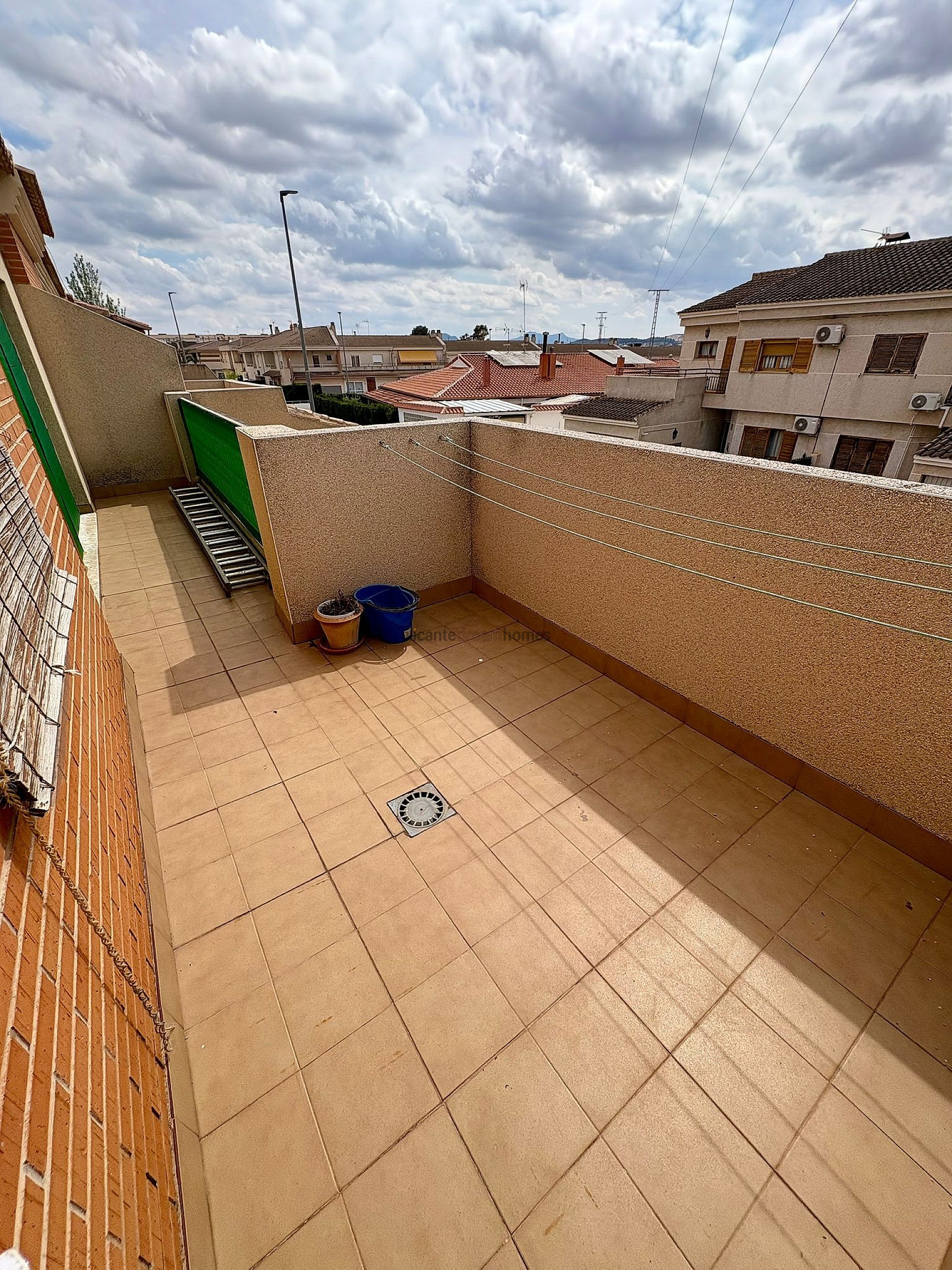 Resale - 4 Bedroom 2 Bathroom Townhouse in Pinoso -  - Alicante