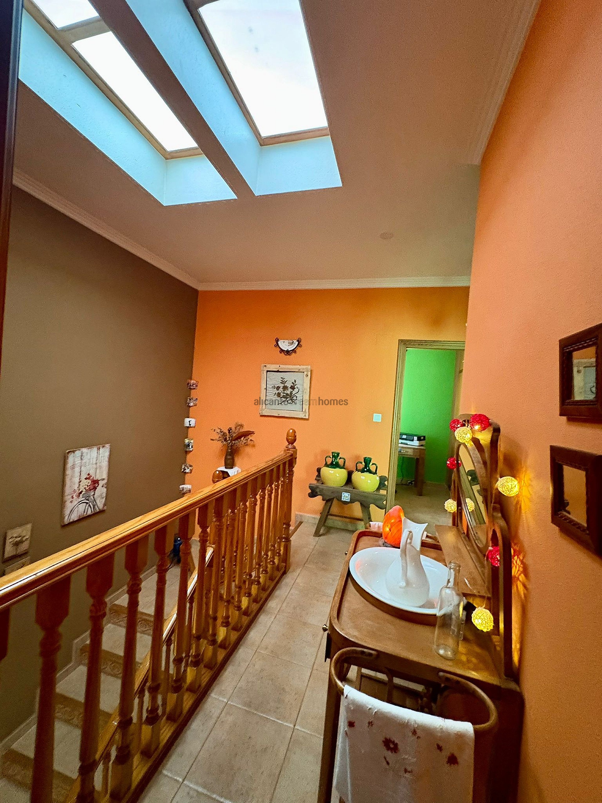 Resale - 4 Bedroom 2 Bathroom Townhouse in Pinoso -  - Alicante
