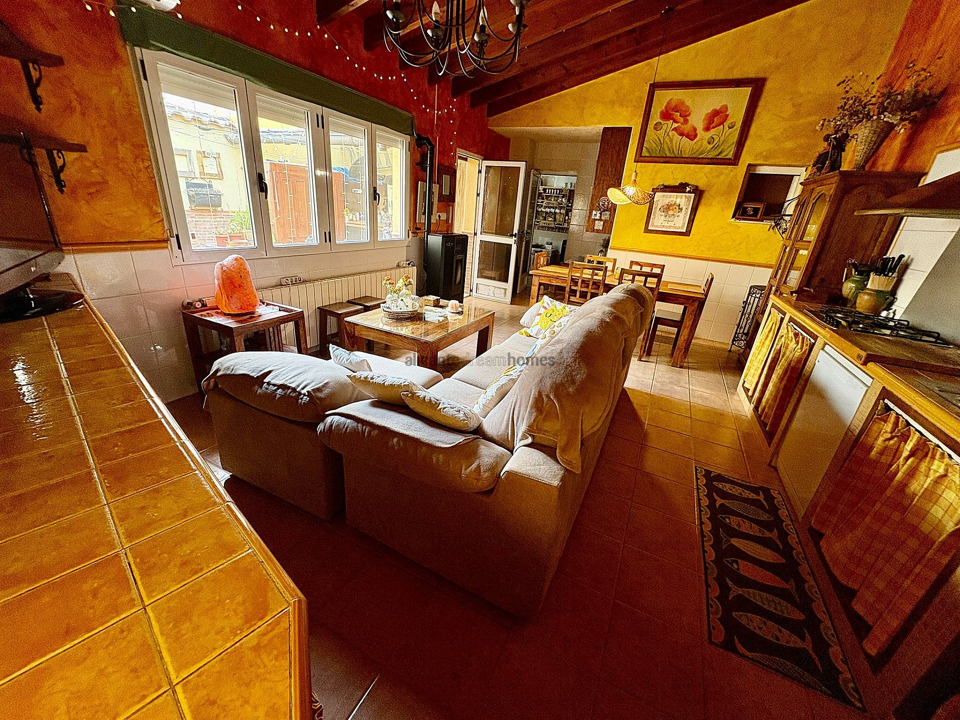 Resale - 4 Bedroom 2 Bathroom Townhouse in Pinoso -  - Alicante