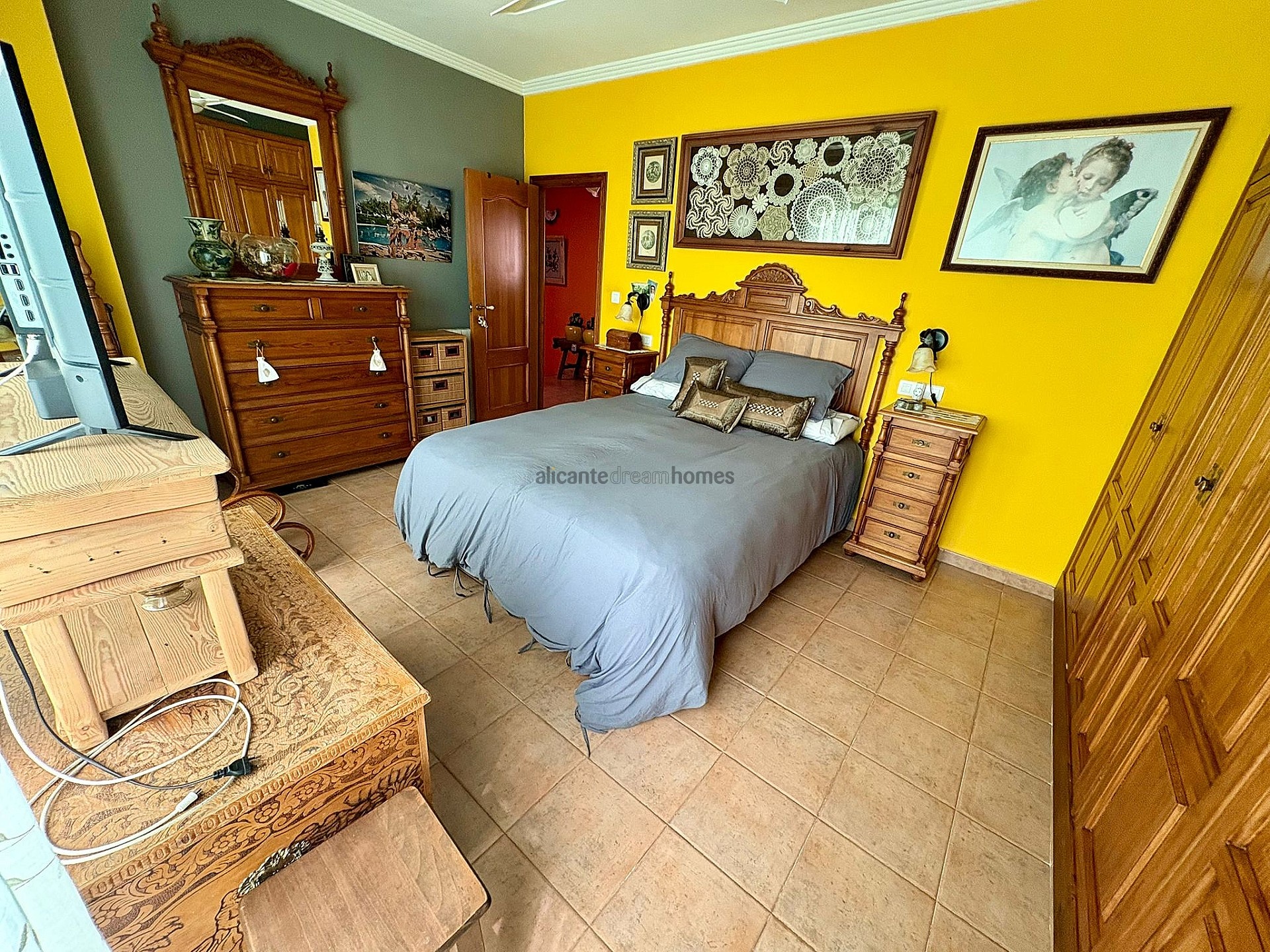 Resale - 4 Bedroom 2 Bathroom Townhouse in Pinoso -  - Alicante