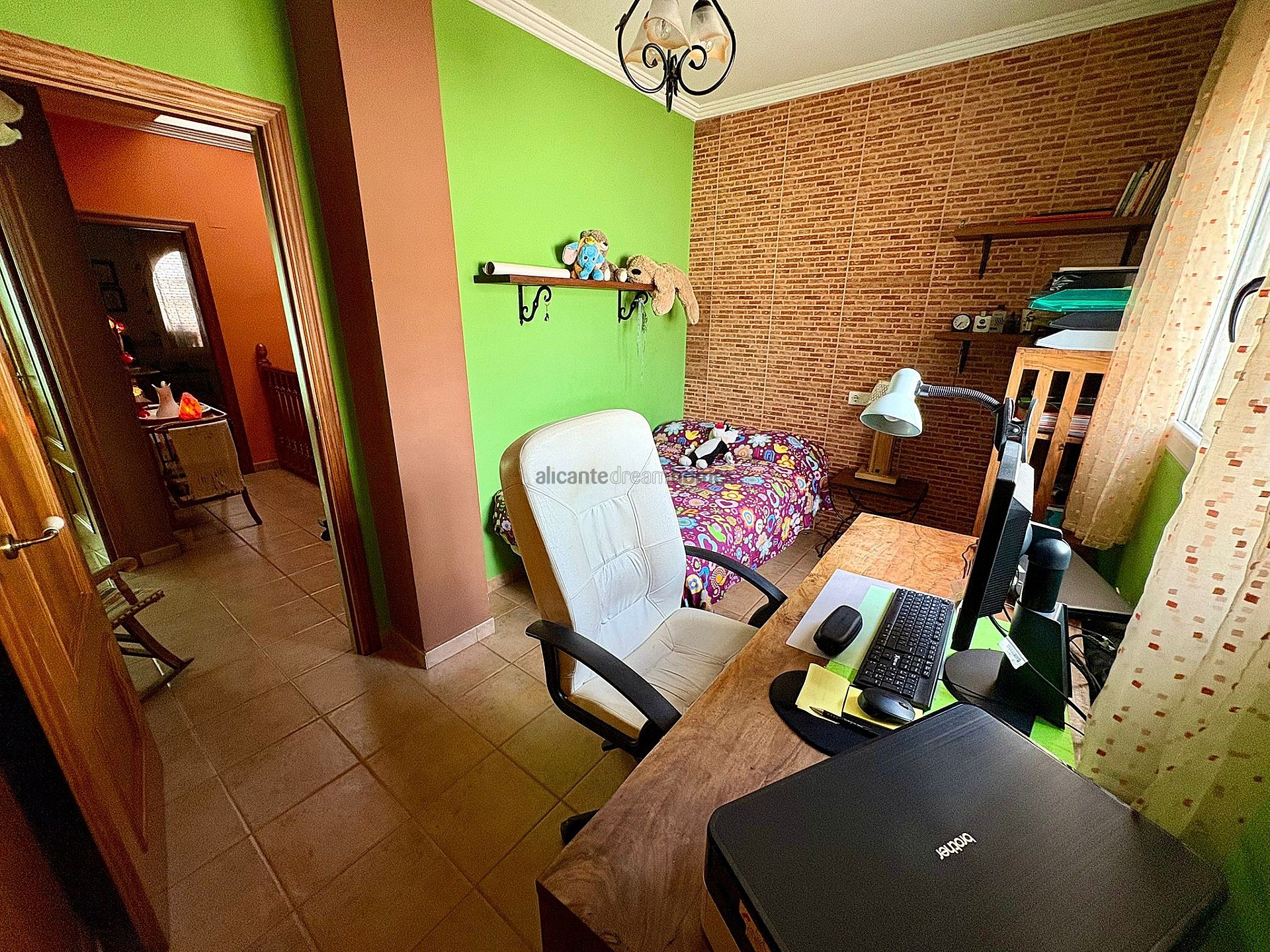Resale - 4 Bedroom 2 Bathroom Townhouse in Pinoso -  - Alicante