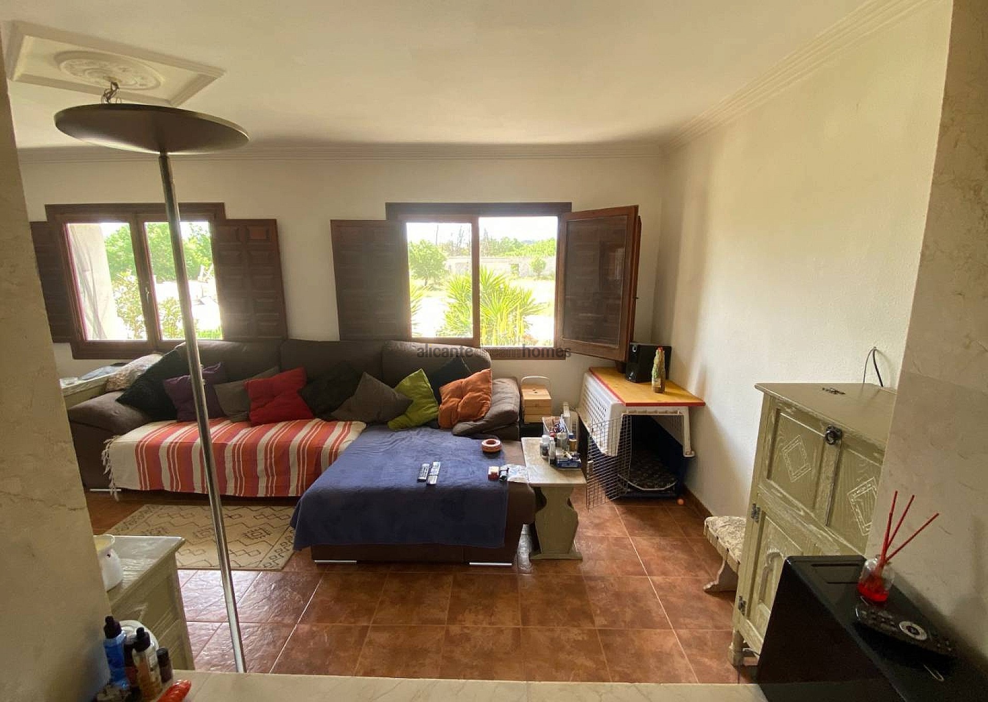 Resale - 6 Bedroom 3 Bathroom Country house in Sax -  - Alicante
