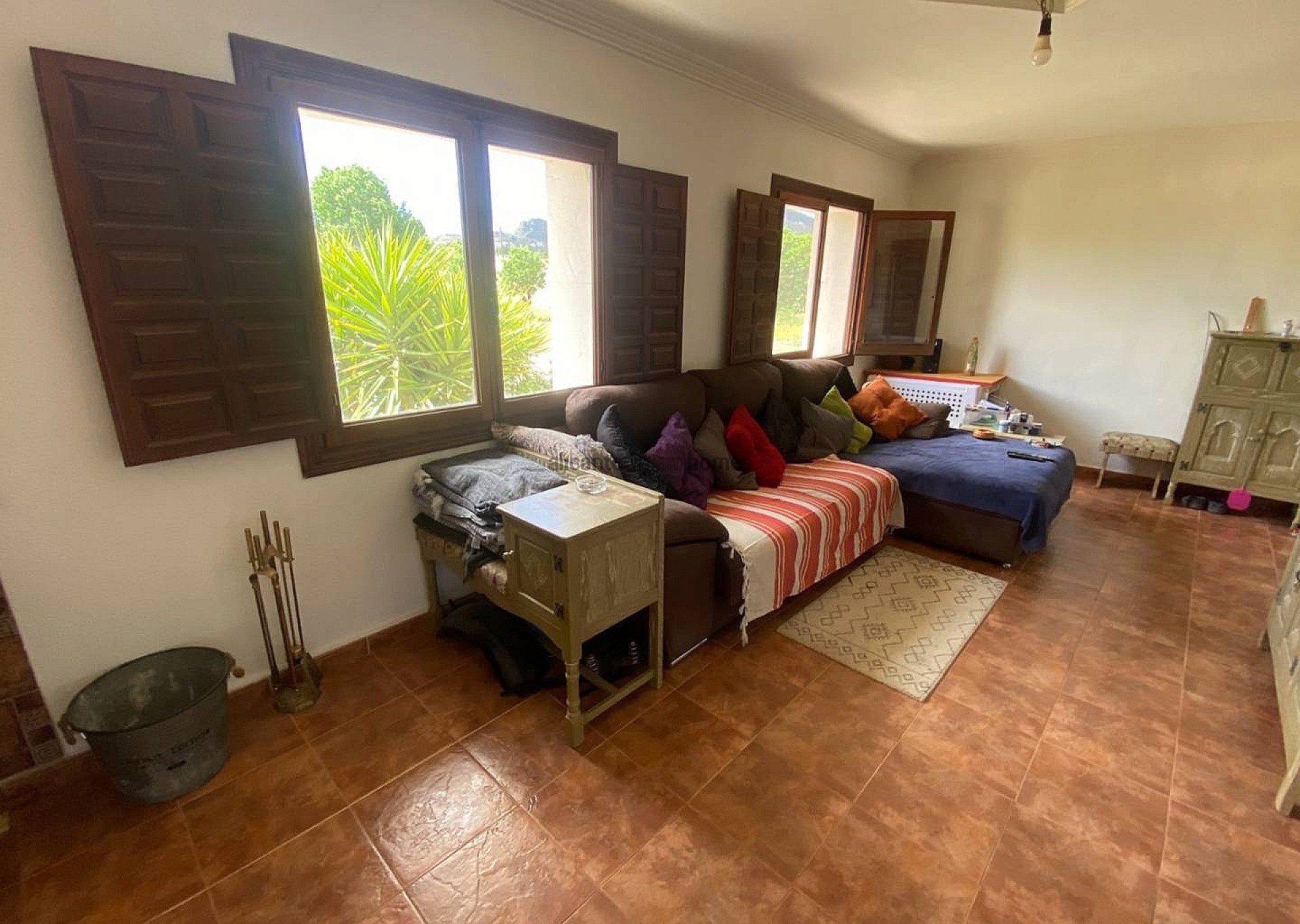Resale - 6 Bedroom 3 Bathroom Country house in Sax -  - Alicante