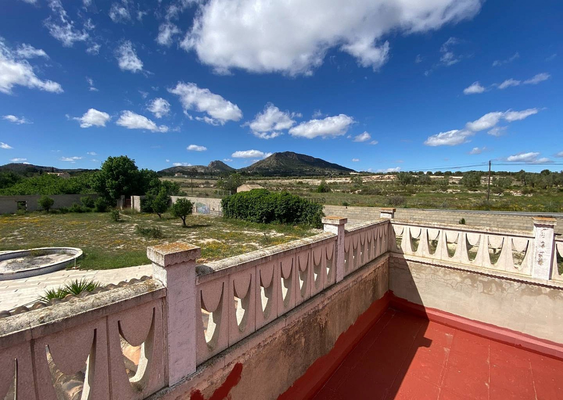 Resale - 6 Bedroom 3 Bathroom Country house in Sax -  - Alicante