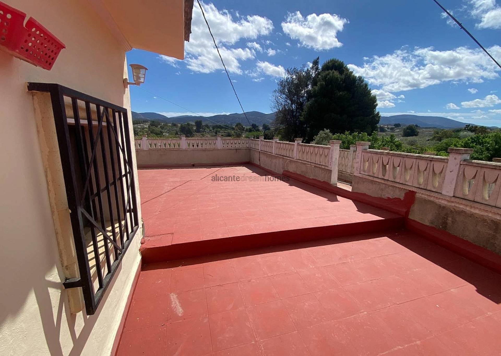 Resale - 6 Bedroom 3 Bathroom Country house in Sax -  - Alicante