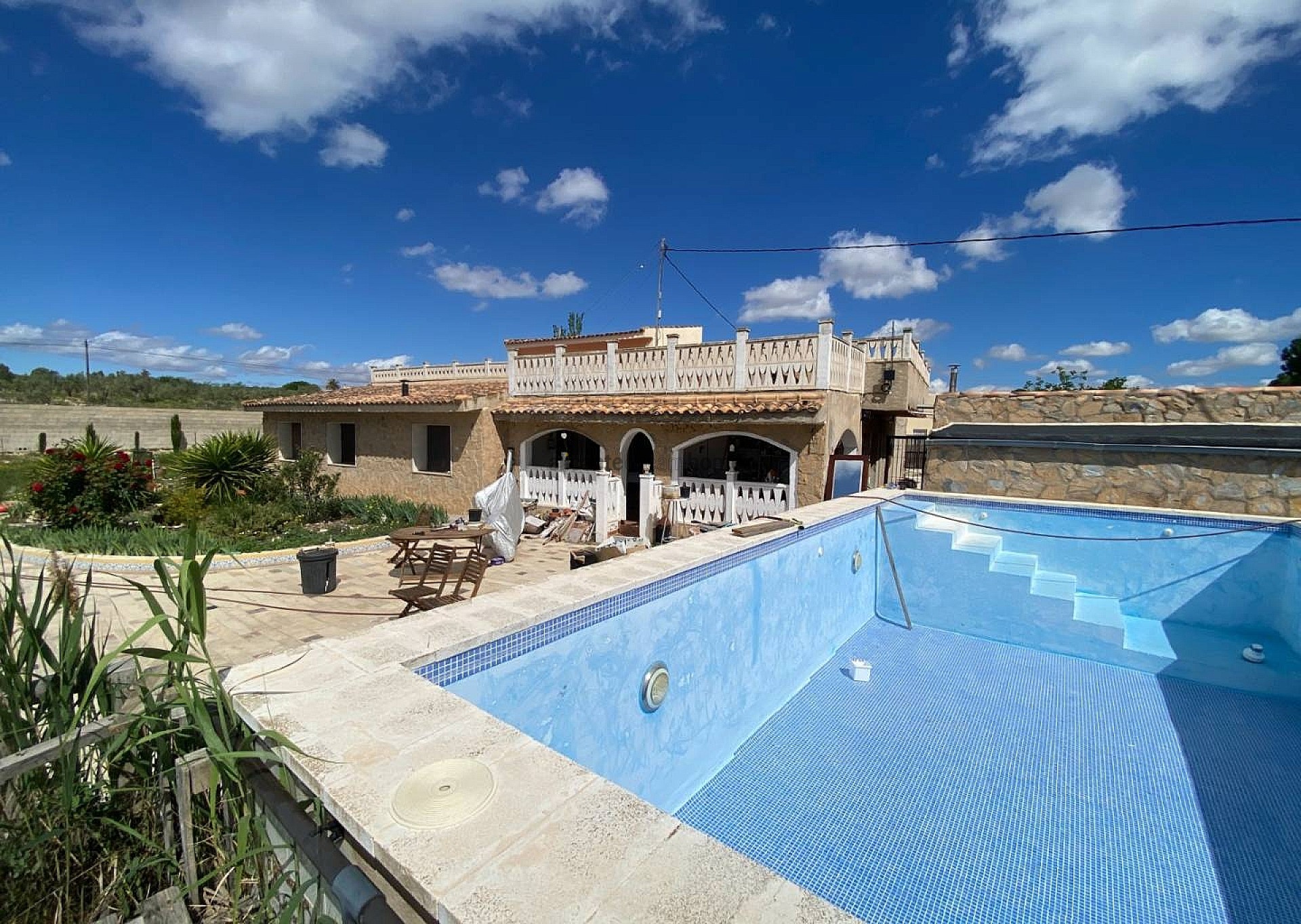 Resale - 6 Bedroom 3 Bathroom Country house in Sax -  - Alicante