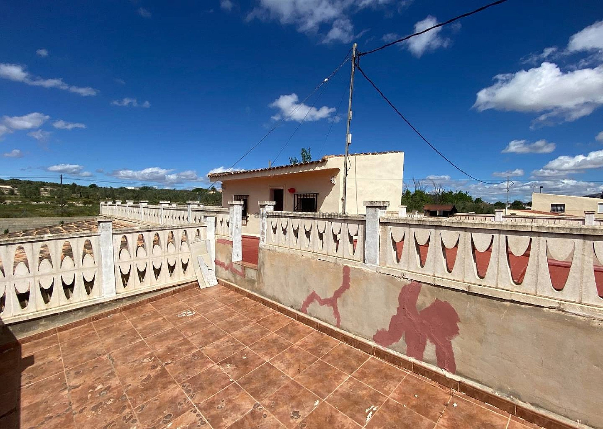 Resale - 6 Bedroom 3 Bathroom Country house in Sax -  - Alicante
