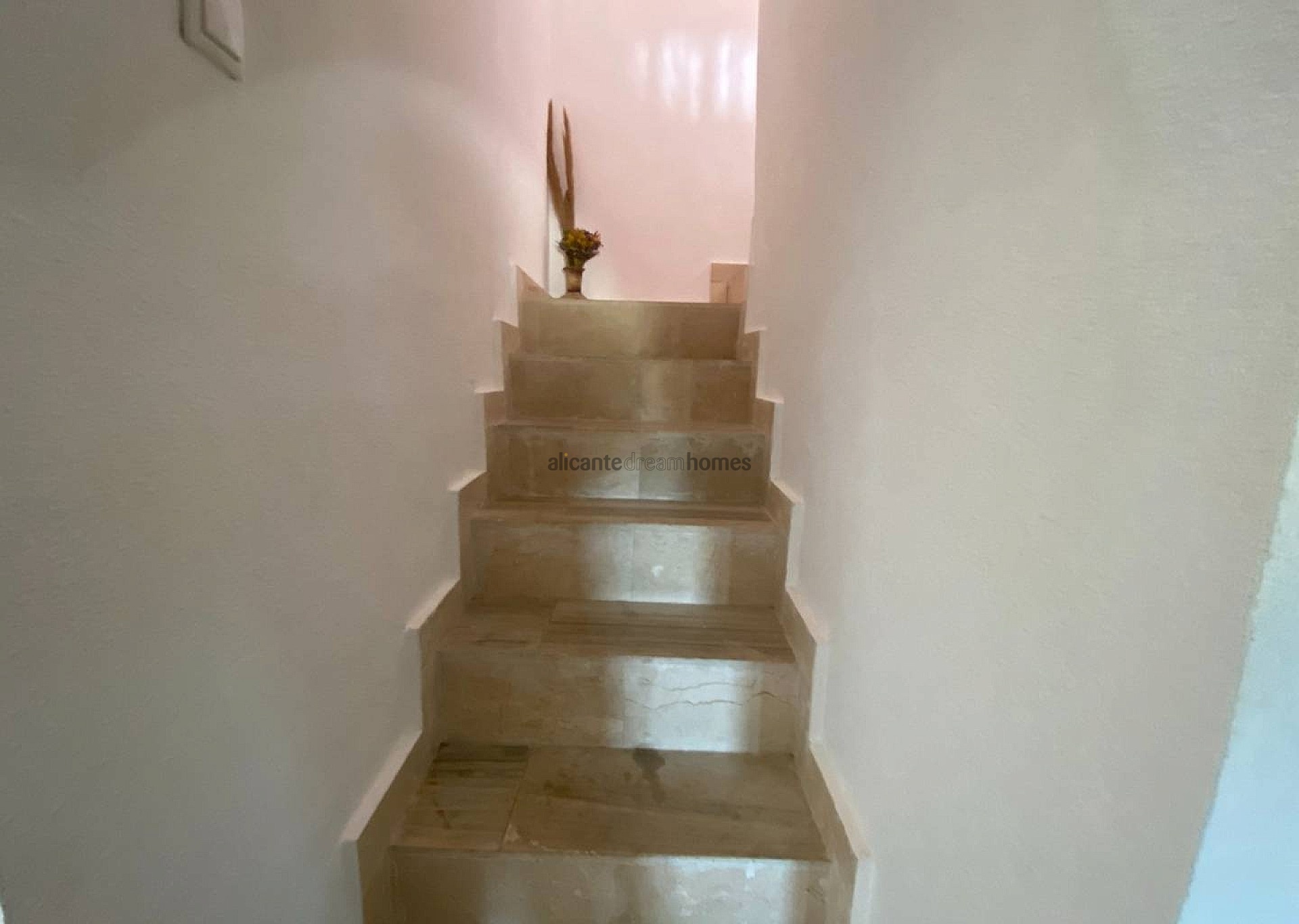 Resale - 6 Bedroom 3 Bathroom Country house in Sax -  - Alicante