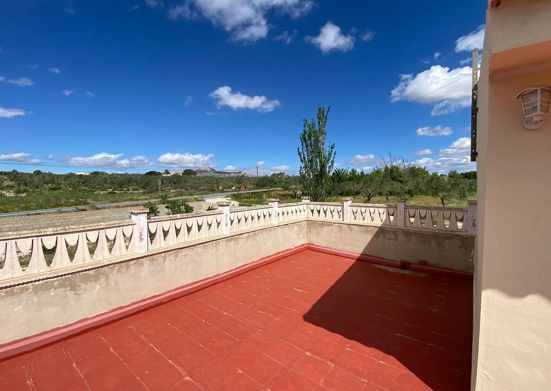 Resale - 6 Bedroom 3 Bathroom Country house in Sax -  - Alicante
