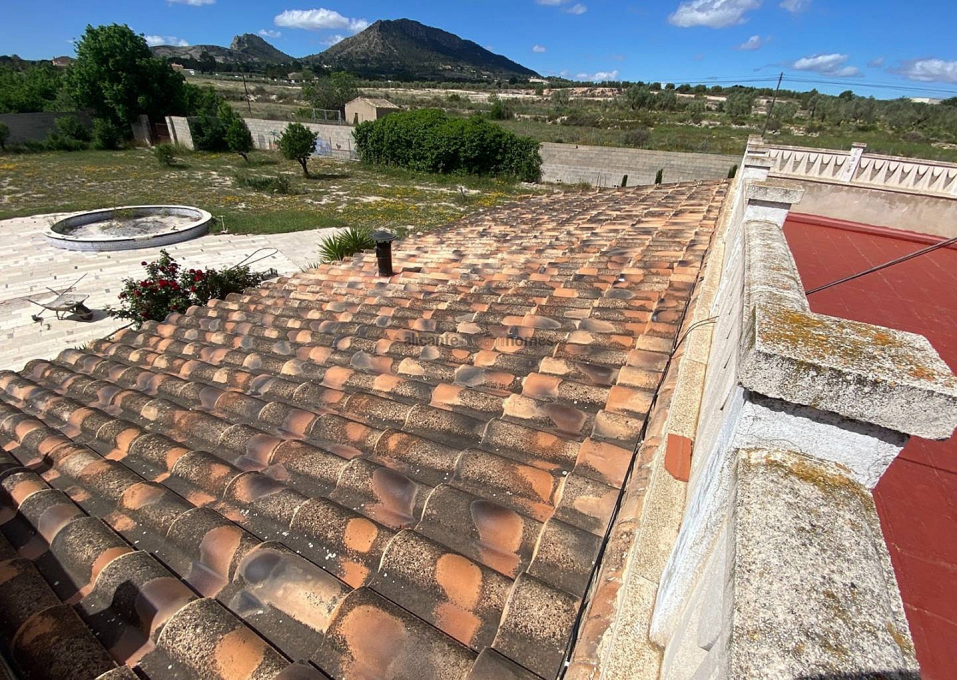 Resale - 6 Bedroom 3 Bathroom Country house in Sax -  - Alicante