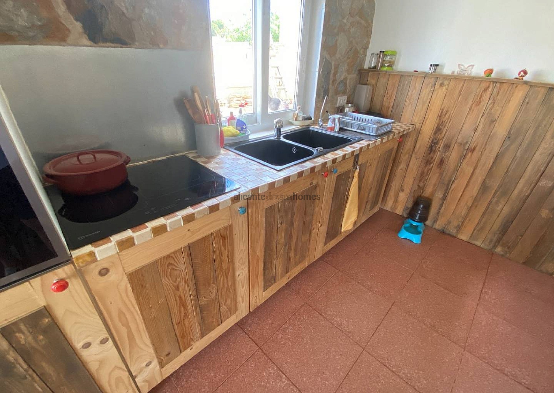 Resale - 6 Bedroom 3 Bathroom Country house in Sax -  - Alicante