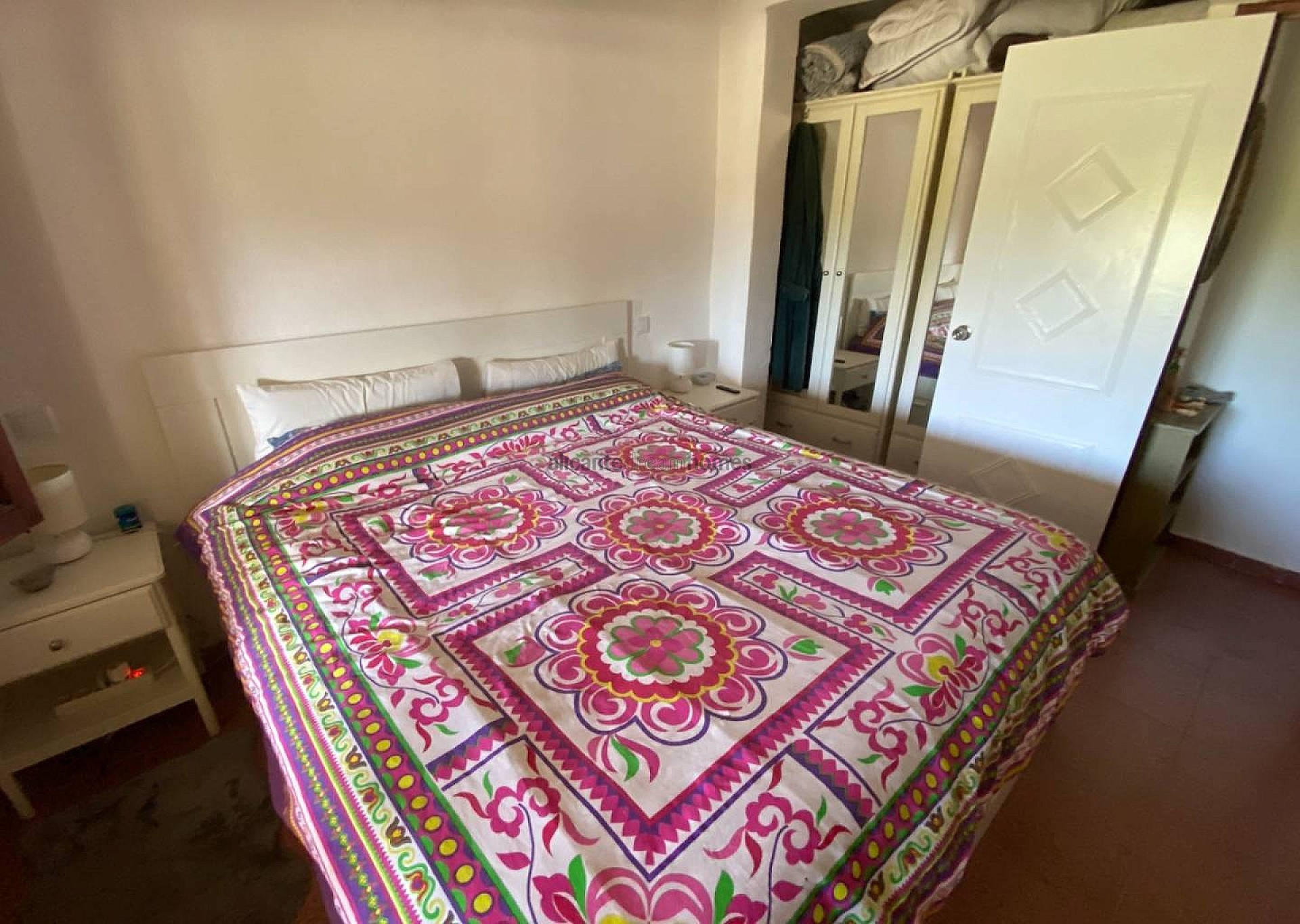 Resale - 6 Bedroom 3 Bathroom Country house in Sax -  - Alicante