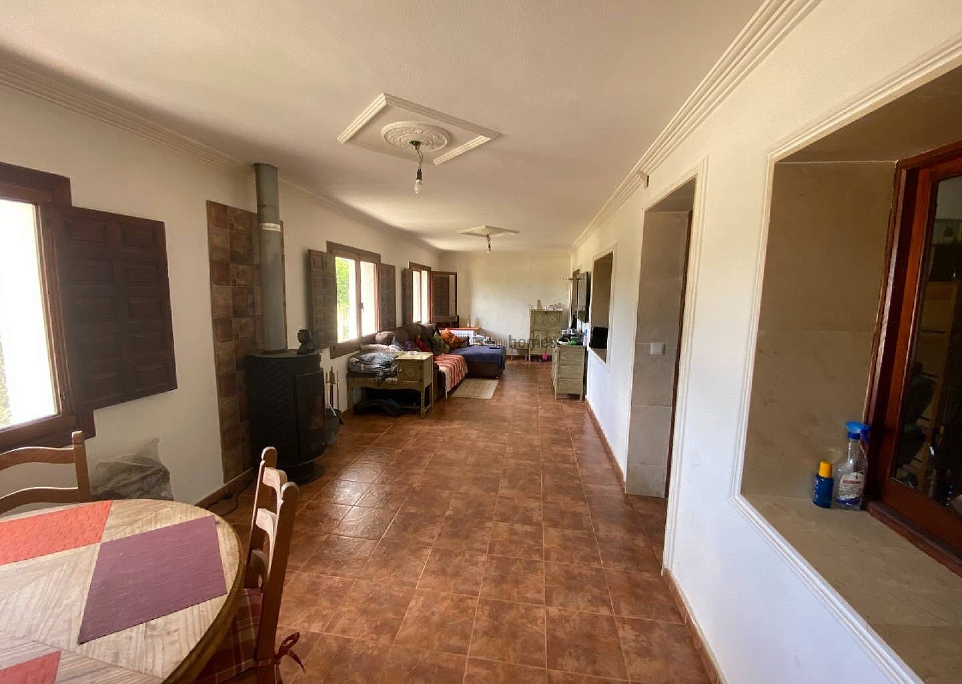 Resale - 6 Bedroom 3 Bathroom Country house in Sax -  - Alicante