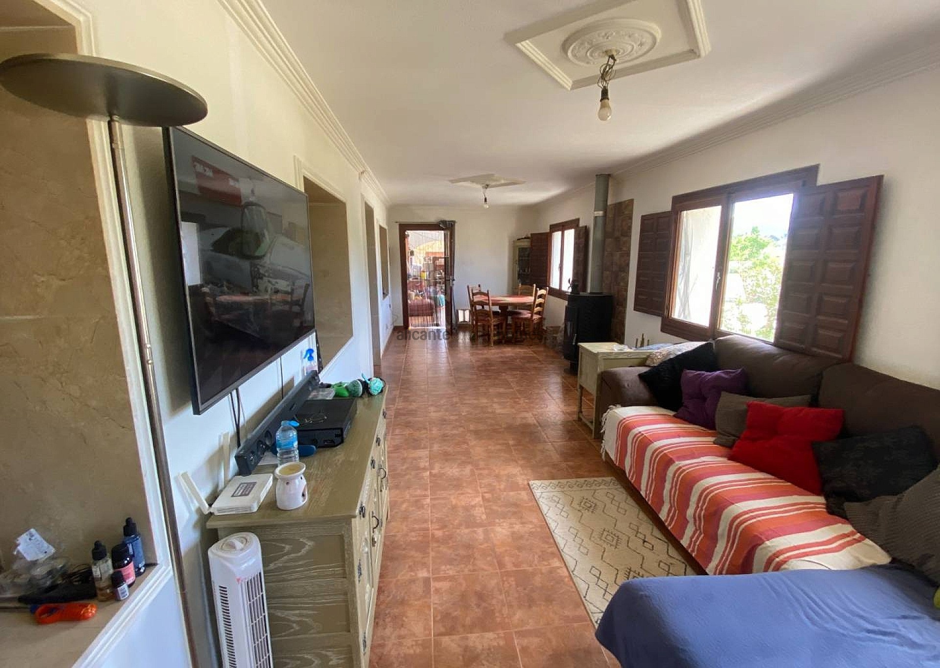 Resale - 6 Bedroom 3 Bathroom Country house in Sax -  - Alicante