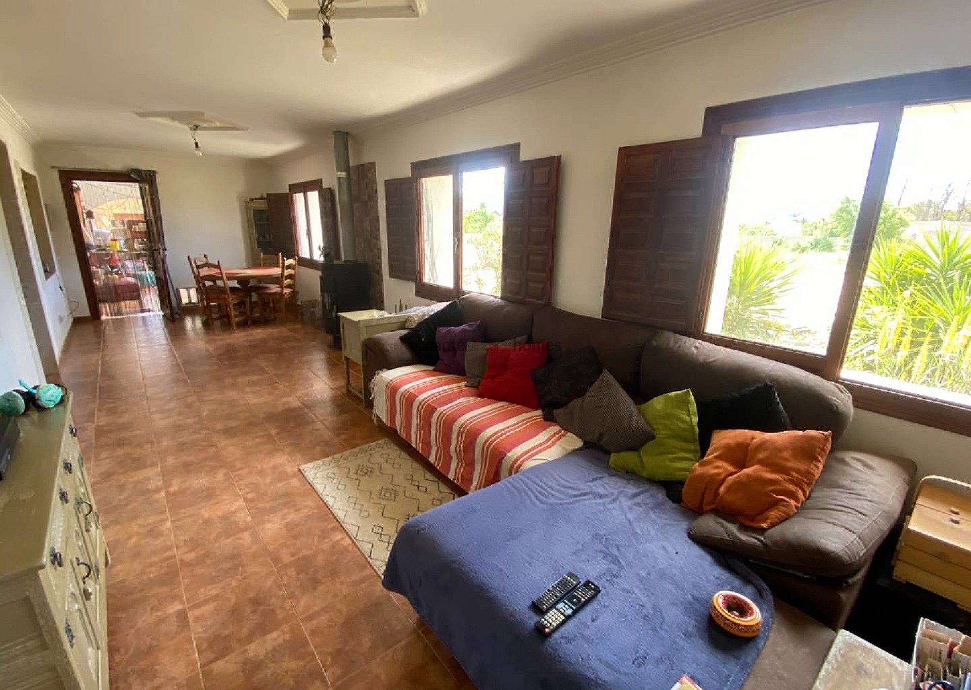 Resale - 6 Bedroom 3 Bathroom Country house in Sax -  - Alicante